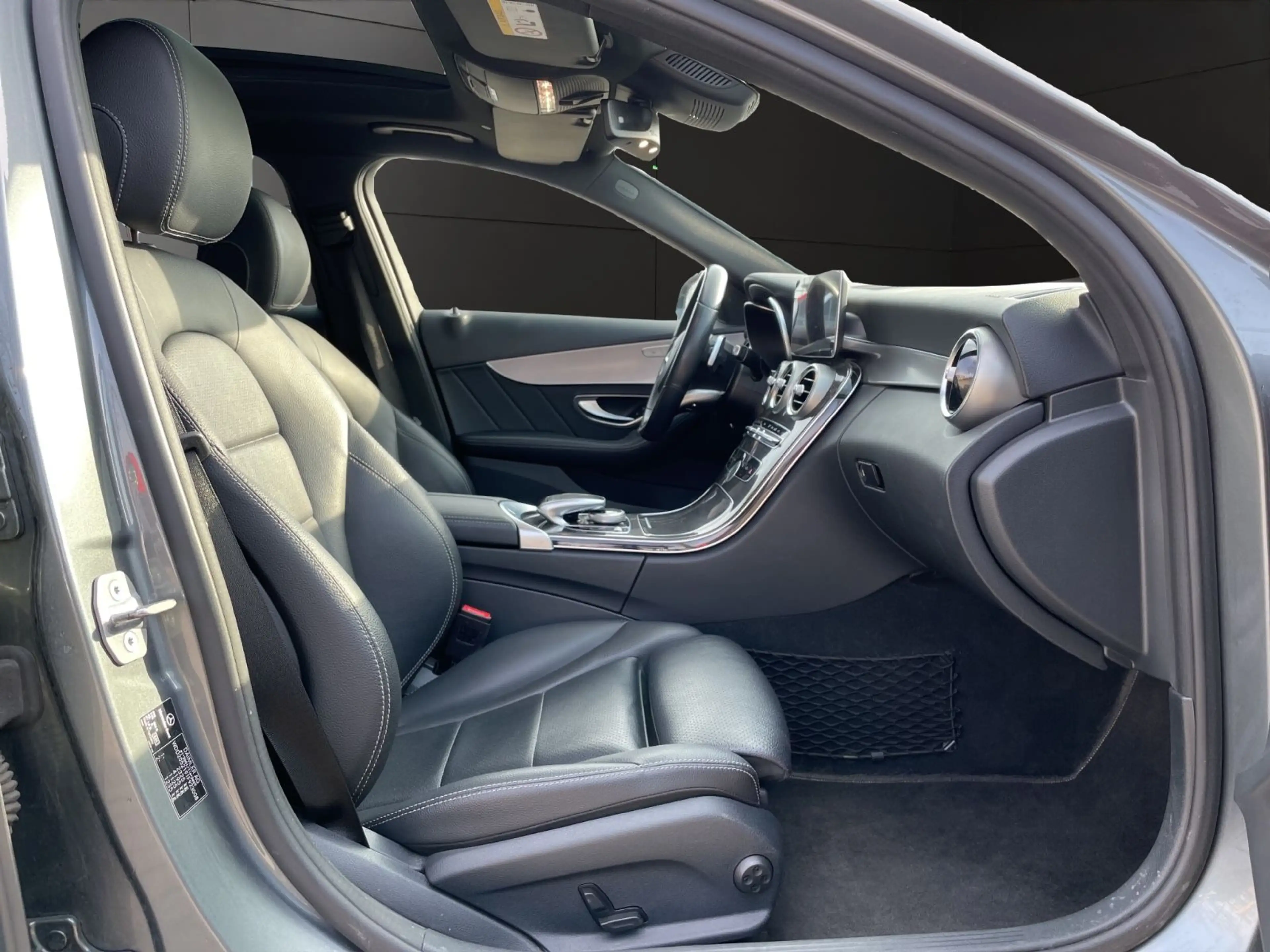Mercedes-Benz C 300 d 4Matic AMG Pano Burmester Widescreen LED — photo 11