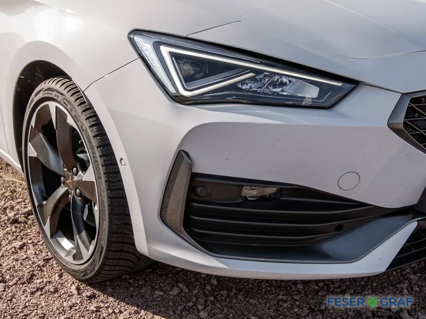CUPRA Leon 2.0 TDI DSG ST LED/Navi/ACC/Kessy/SHZ/PDC Weiß - 2