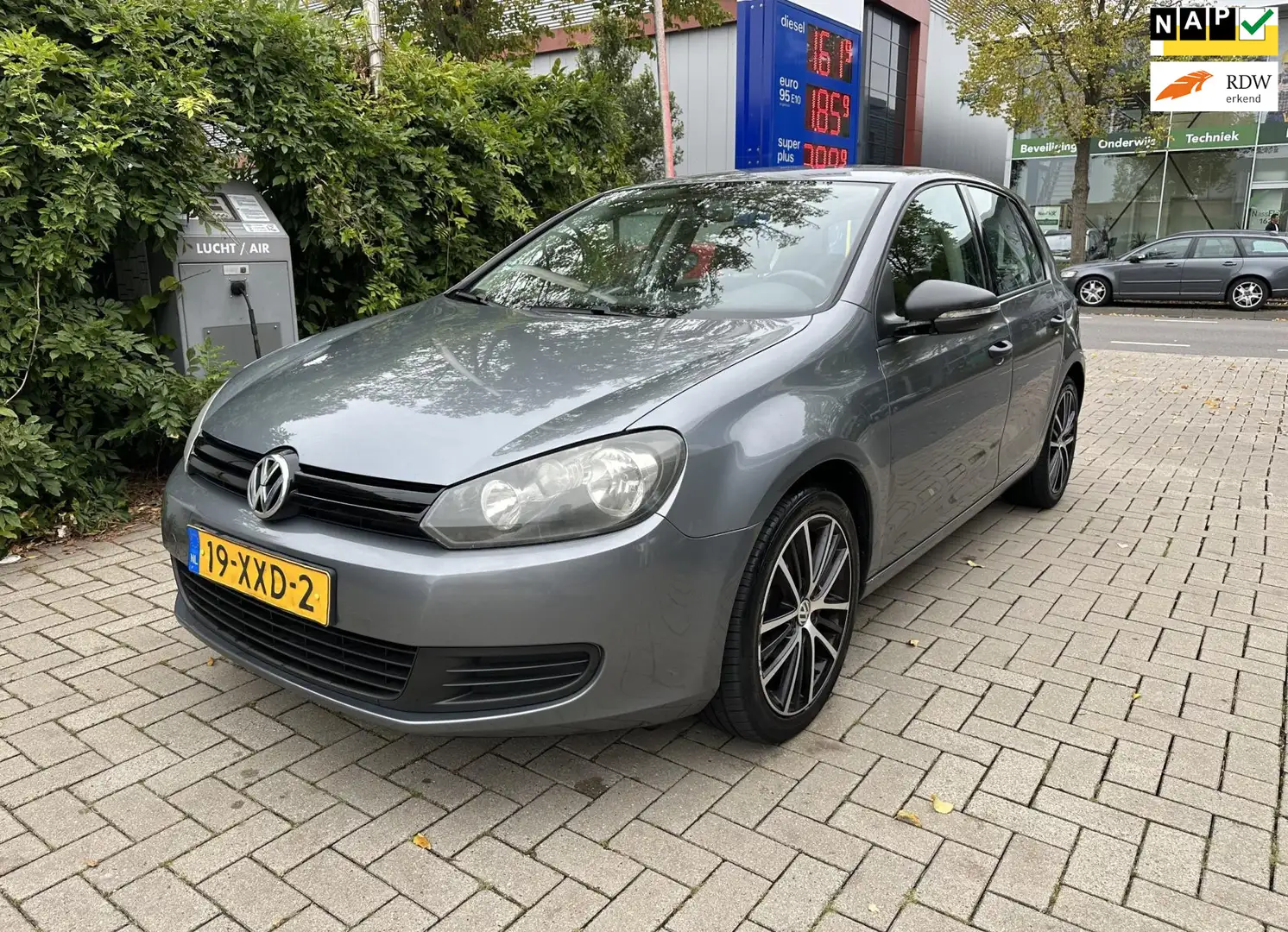 Volkswagen Golf 1.2 TSI Trend Edition BlueMotion Grijs - 1