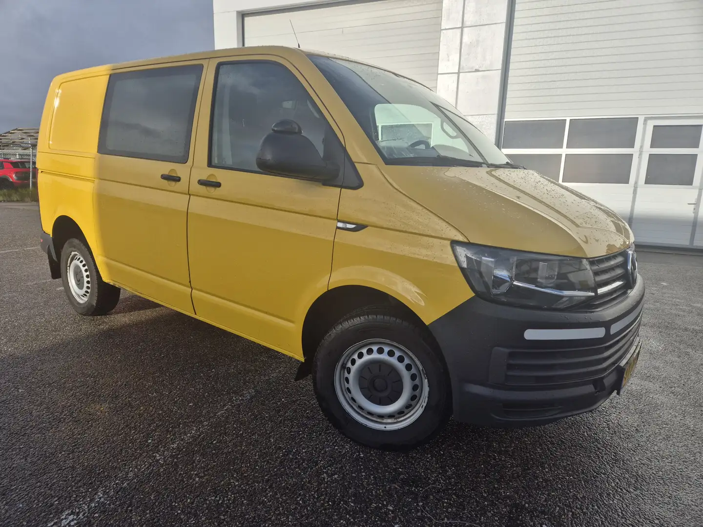 Volkswagen T6 Transporter 2.0 TDI L1H1 airco cruise 150pk euro6 Comfortline Jaune - 2