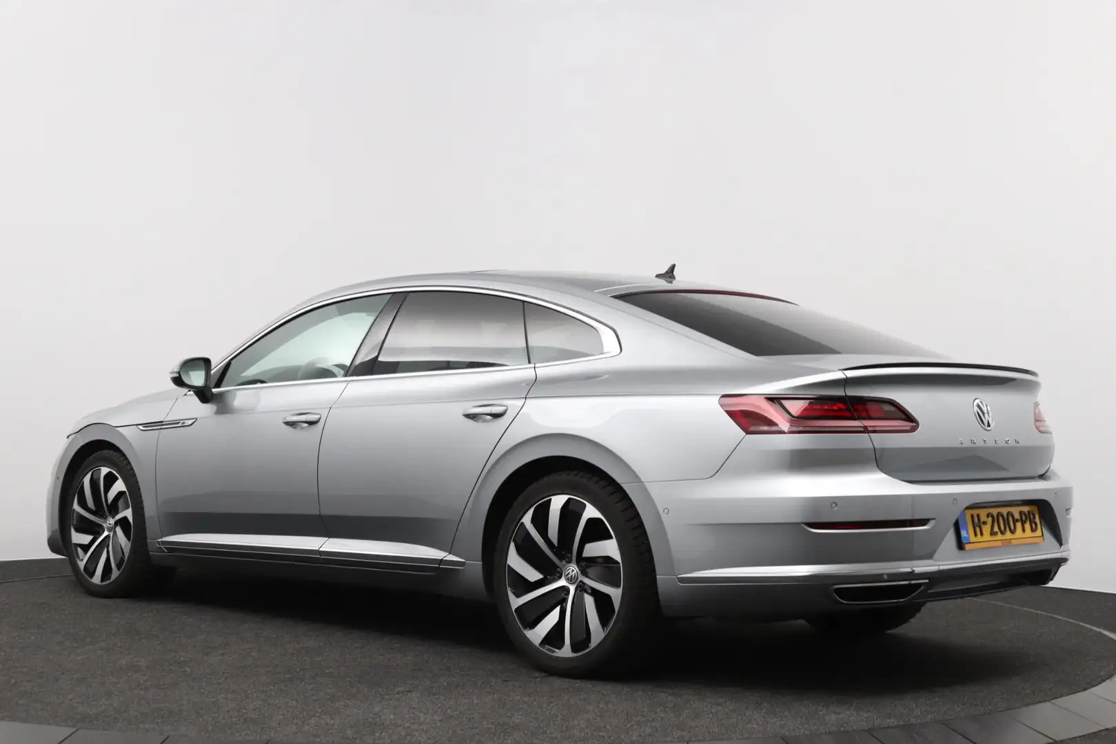Volkswagen Arteon 1.5 TSI Business R | Panoramadak | R Line | Camera Grijs - 2