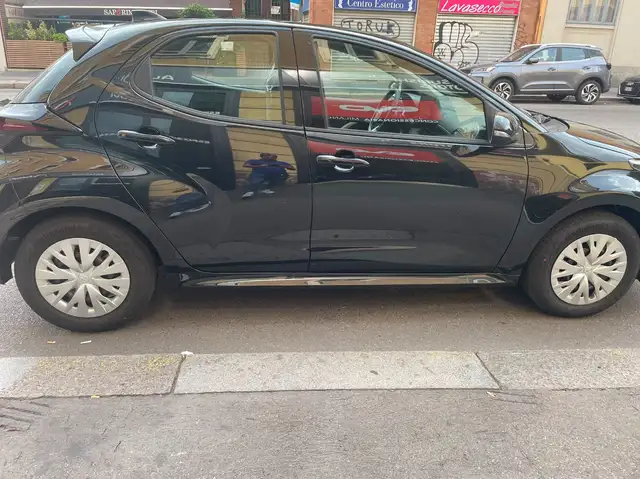 Toyota Yaris view 4