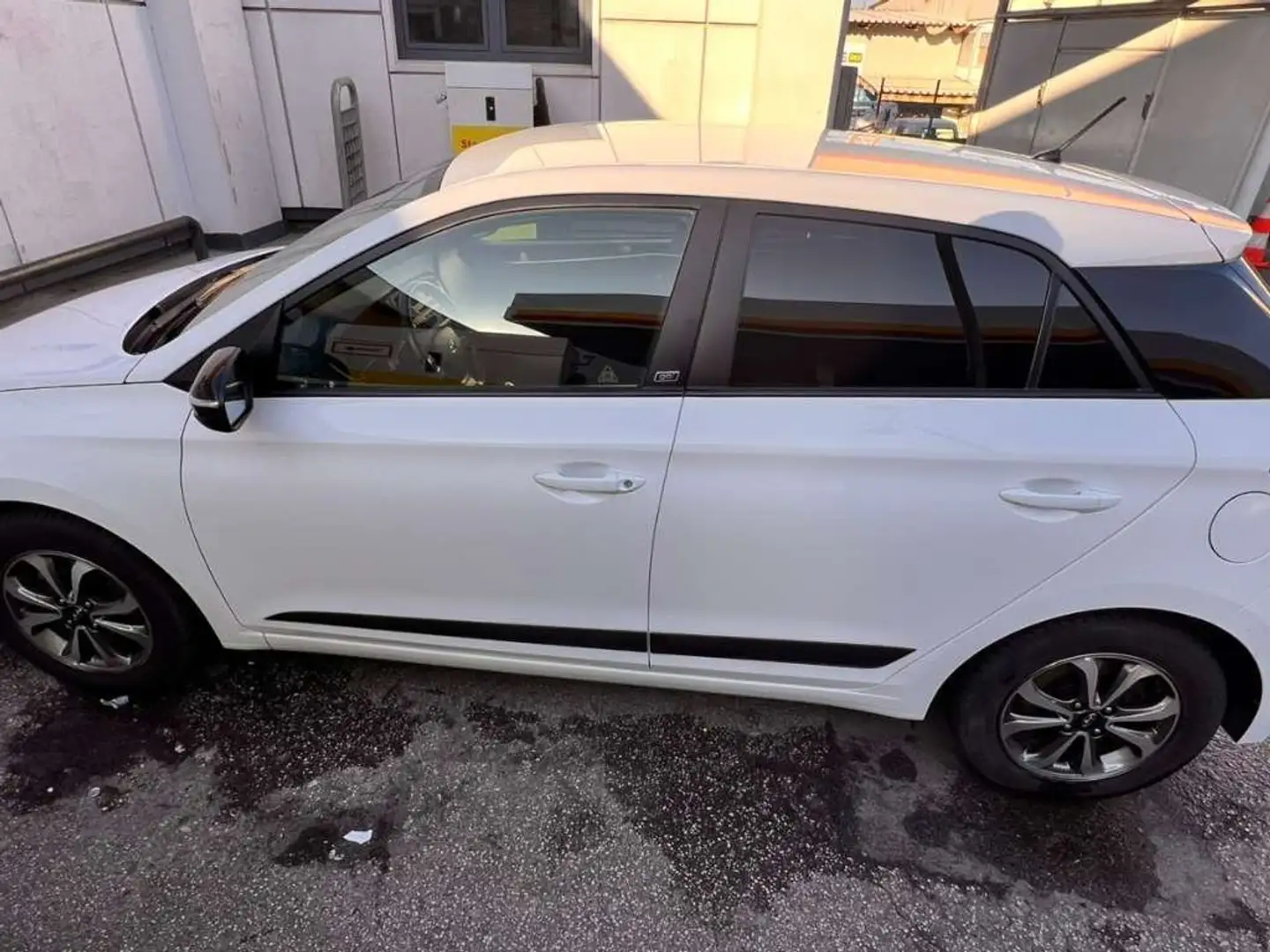 Hyundai i20 Weiß - 2