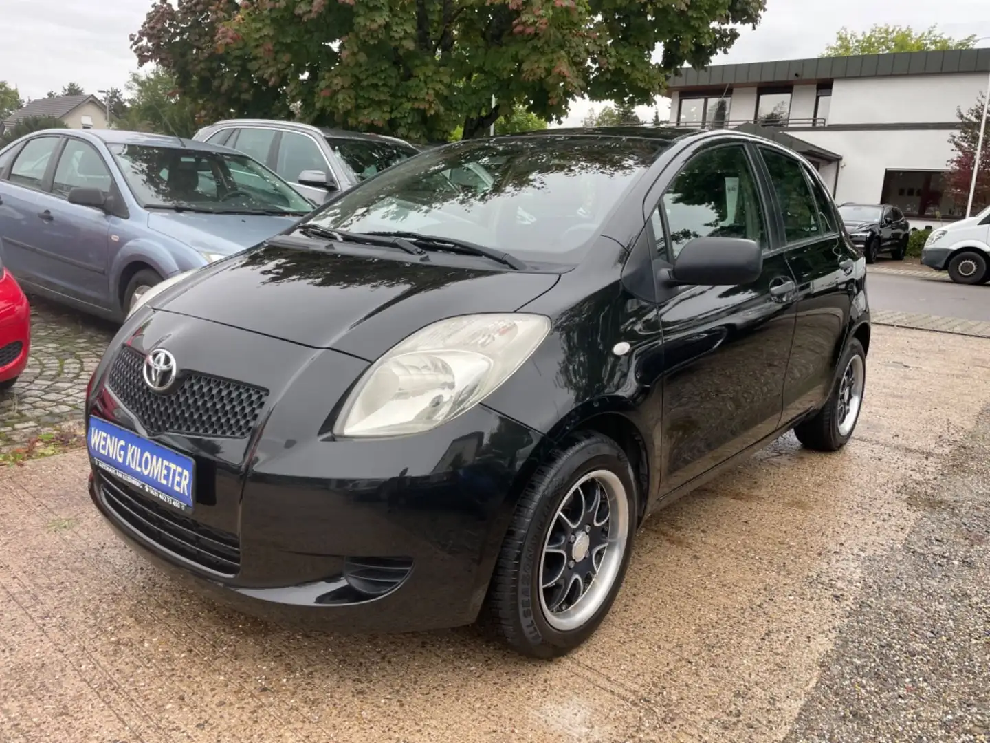 Toyota Yaris 1,3  5-TÜRIG KLIMA ALU Schwarz - 1