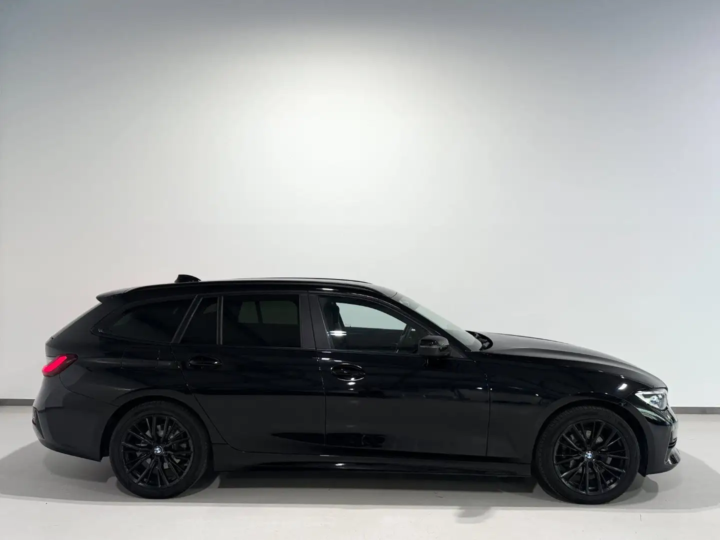 BMW 318 D G21 Aut./CockpitPRO/Driving-Assistent/LED Schwarz - 2