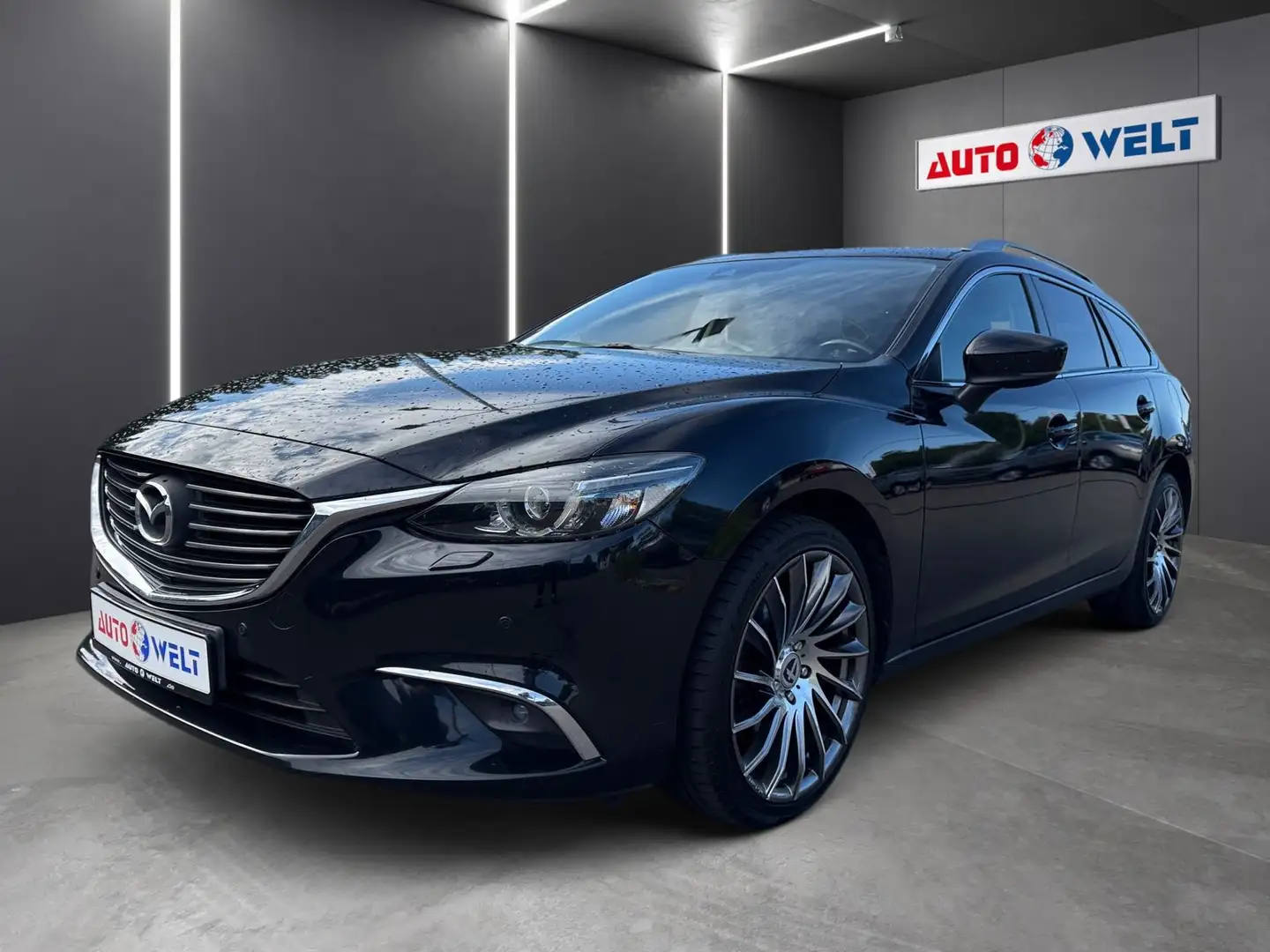 Mazda 6 Kombi 2.0i Automatik Navi Tempomat DAB PDC Schwarz - 1