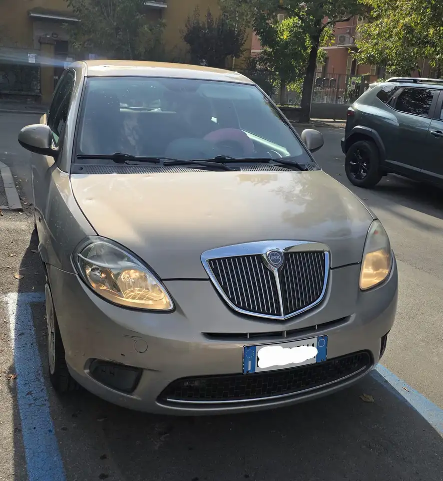 Lancia Ypsilon