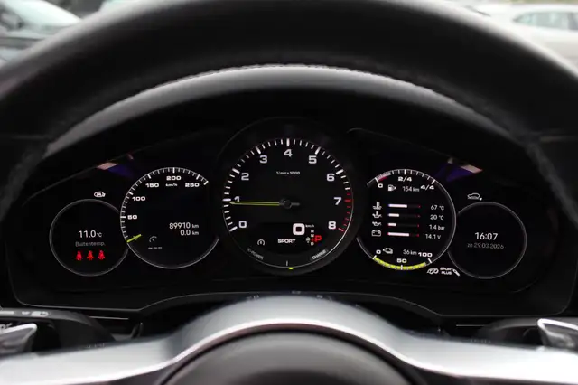 Porsche Cayenne view 19