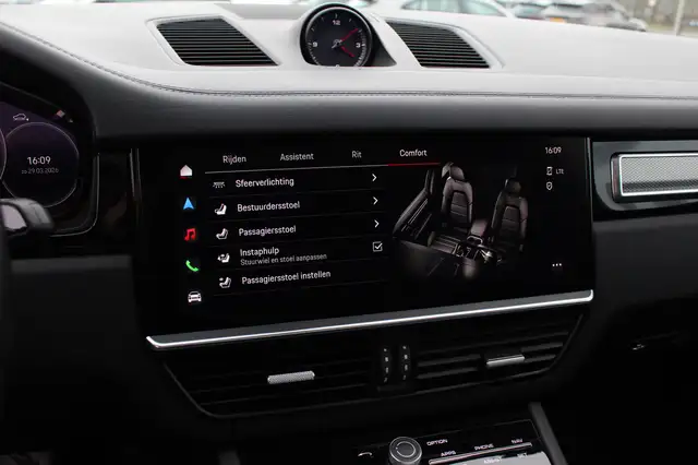 Porsche Cayenne view 26