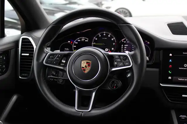 Porsche Cayenne view 18