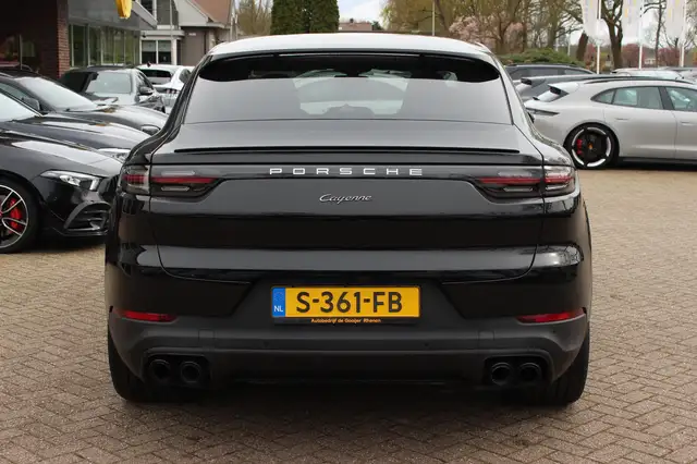 Porsche Cayenne view 16