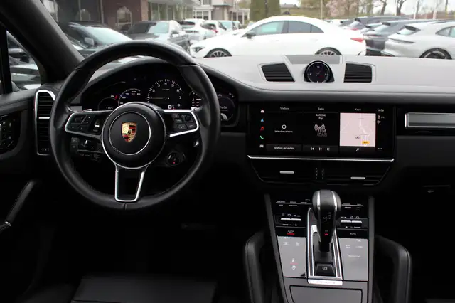 Porsche Cayenne view 10