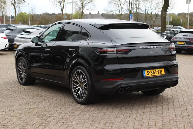 Porsche Cayenne view 4