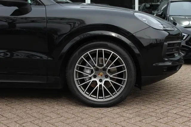 Porsche Cayenne view 15