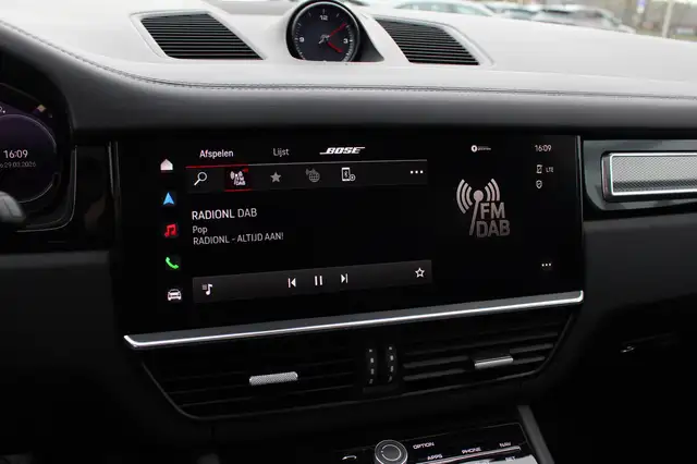Porsche Cayenne view 28