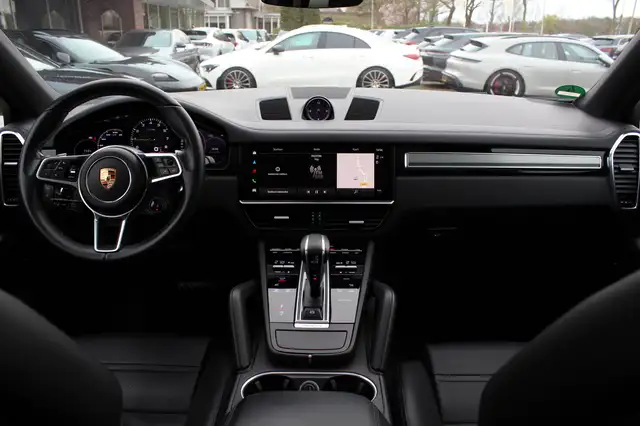 Porsche Cayenne view 3