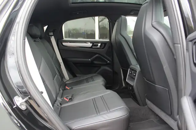 Porsche Cayenne view 13