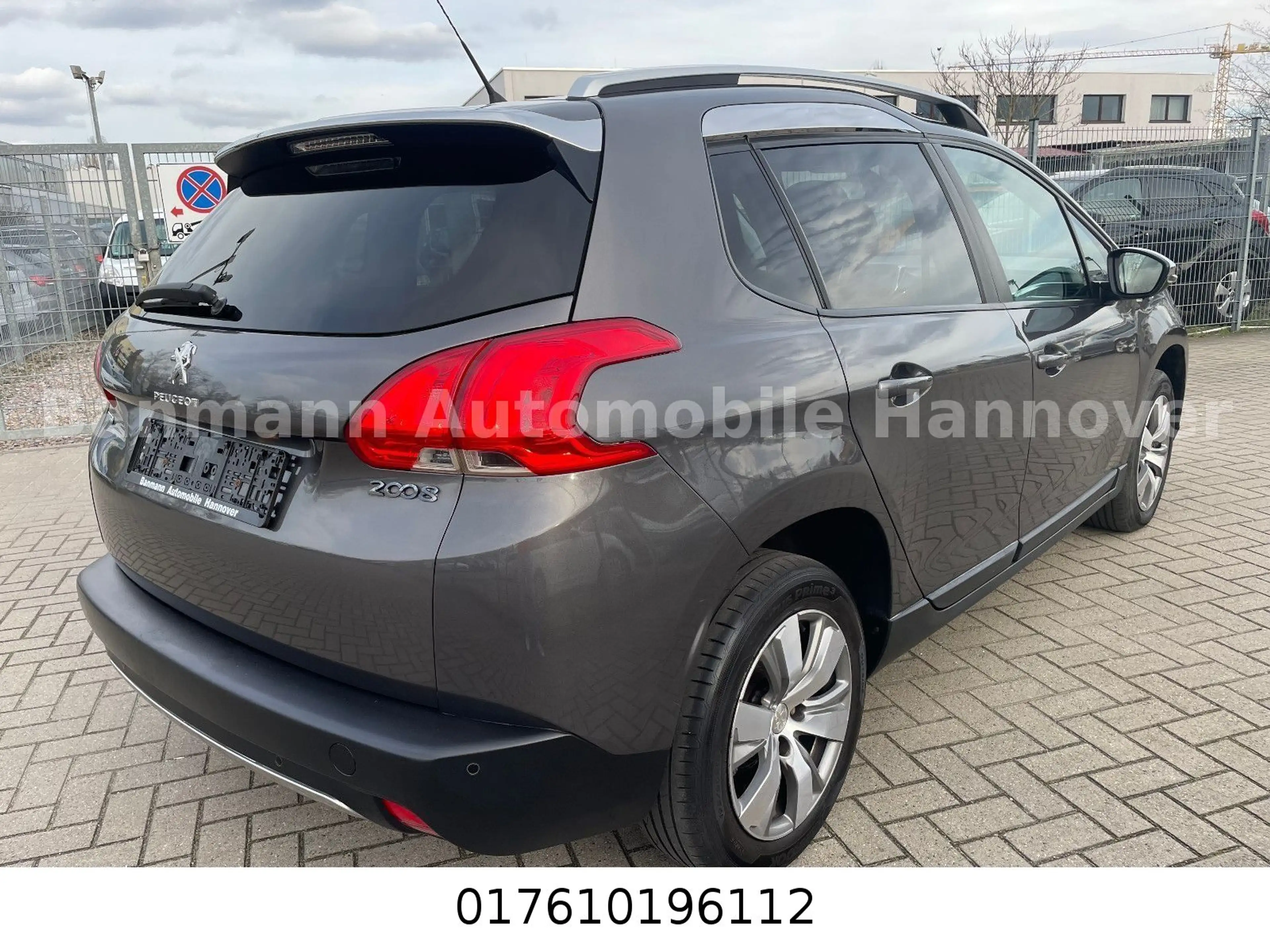 Peugeot 2008 Style PureTech 110 STOP & START — photo 6