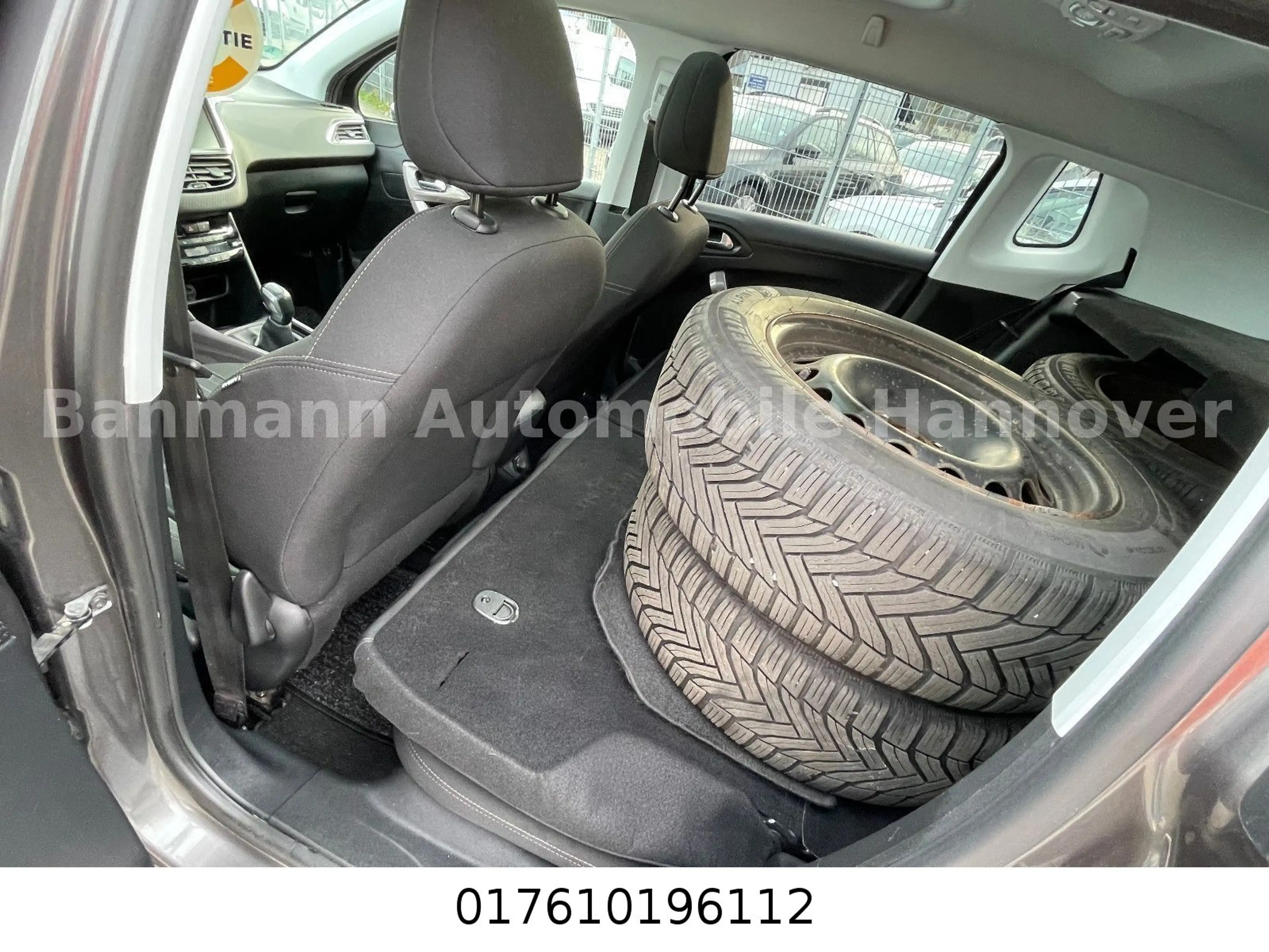 Peugeot 2008 Style PureTech 110 STOP & START — photo 13