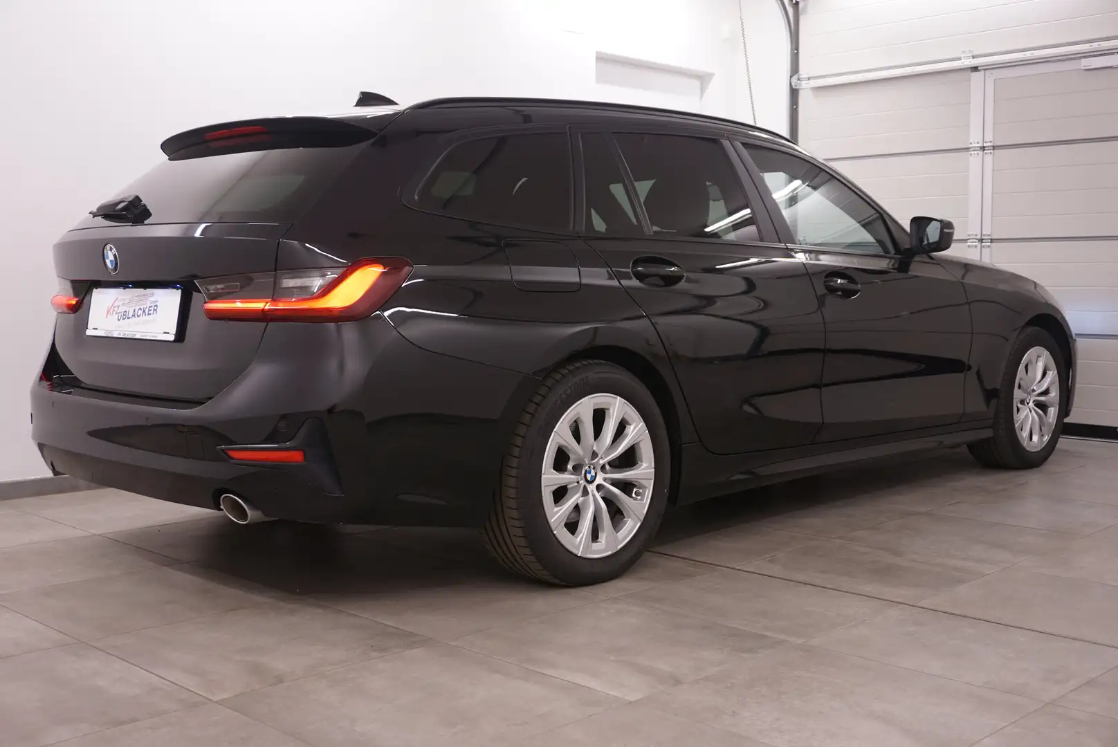 BMW 318 d Sport // Abstandstempomat// Teillederausstattung Schwarz - 2