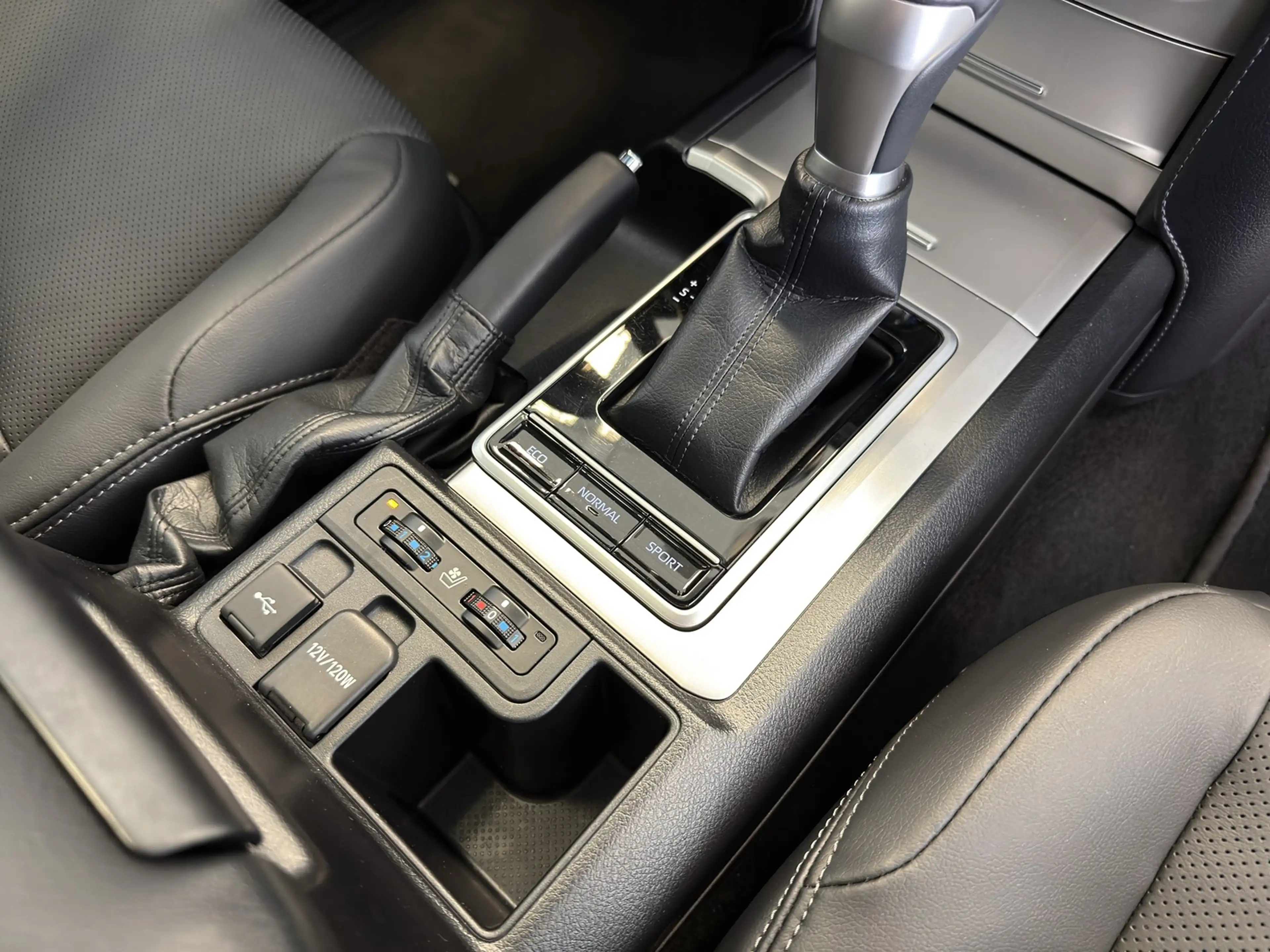 Toyota Land Cruiser 2.8 D4-D Executive AHK LED ACC Leder — photo 12