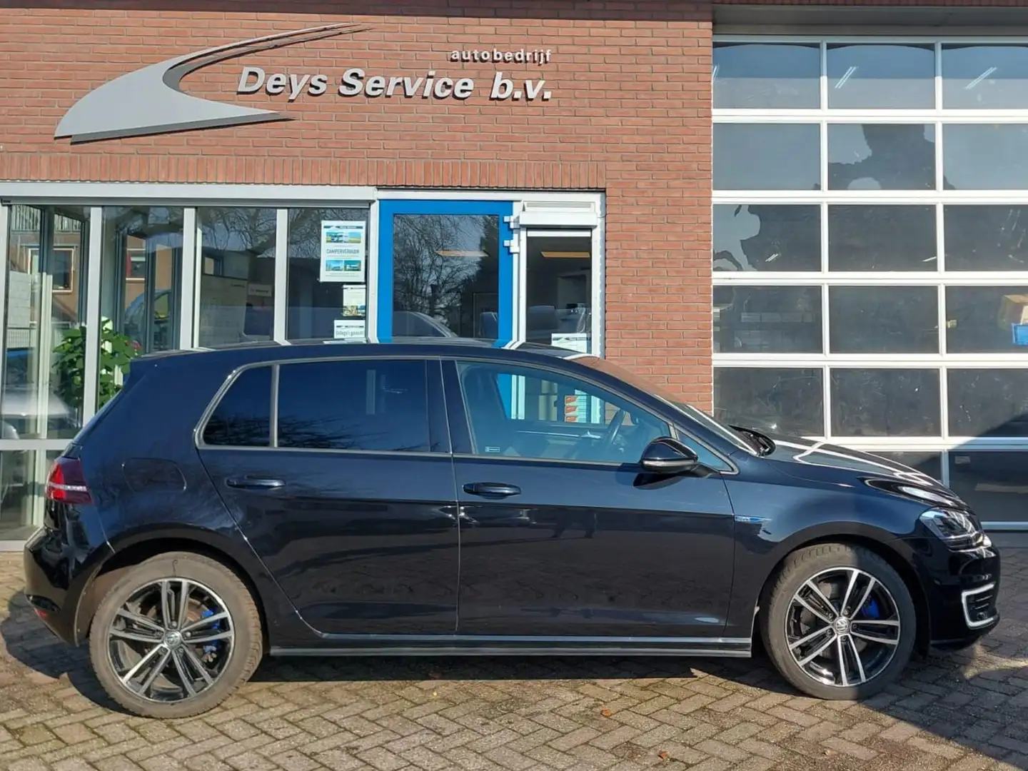 Volkswagen Golf GTE 1.4 TSI Connected Series Zwart - 2