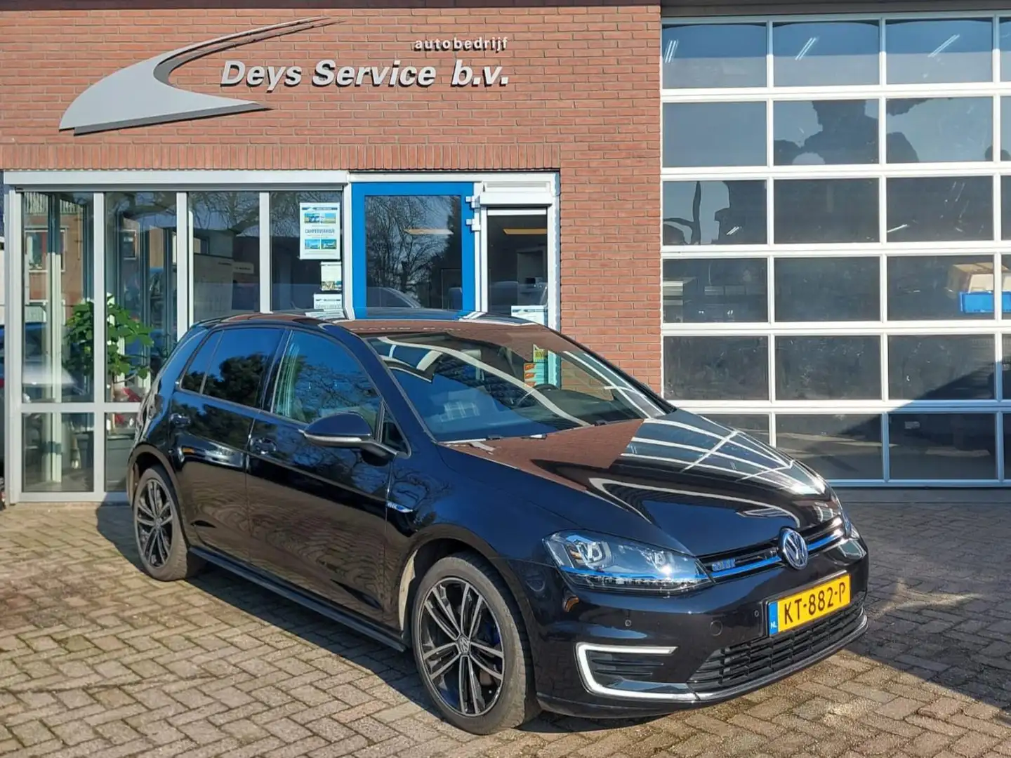 Volkswagen Golf GTE 1.4 TSI Connected Series Zwart - 1
