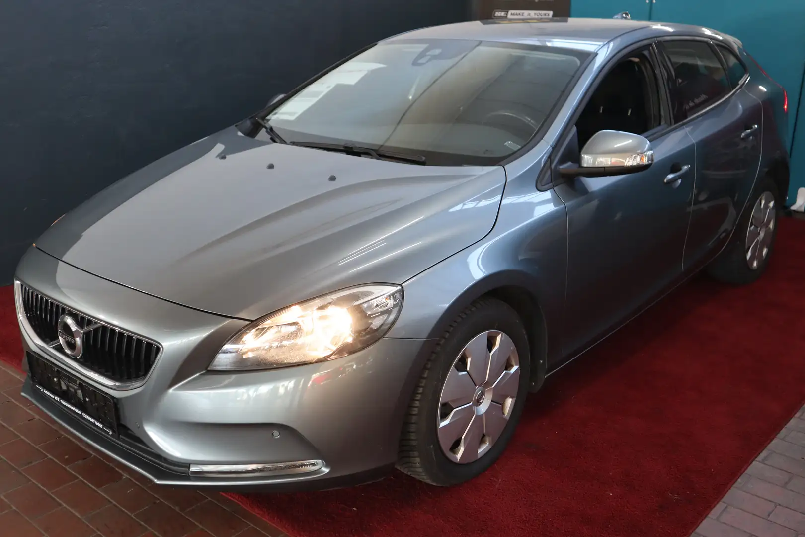 Volvo V40 Basis Grau - 2