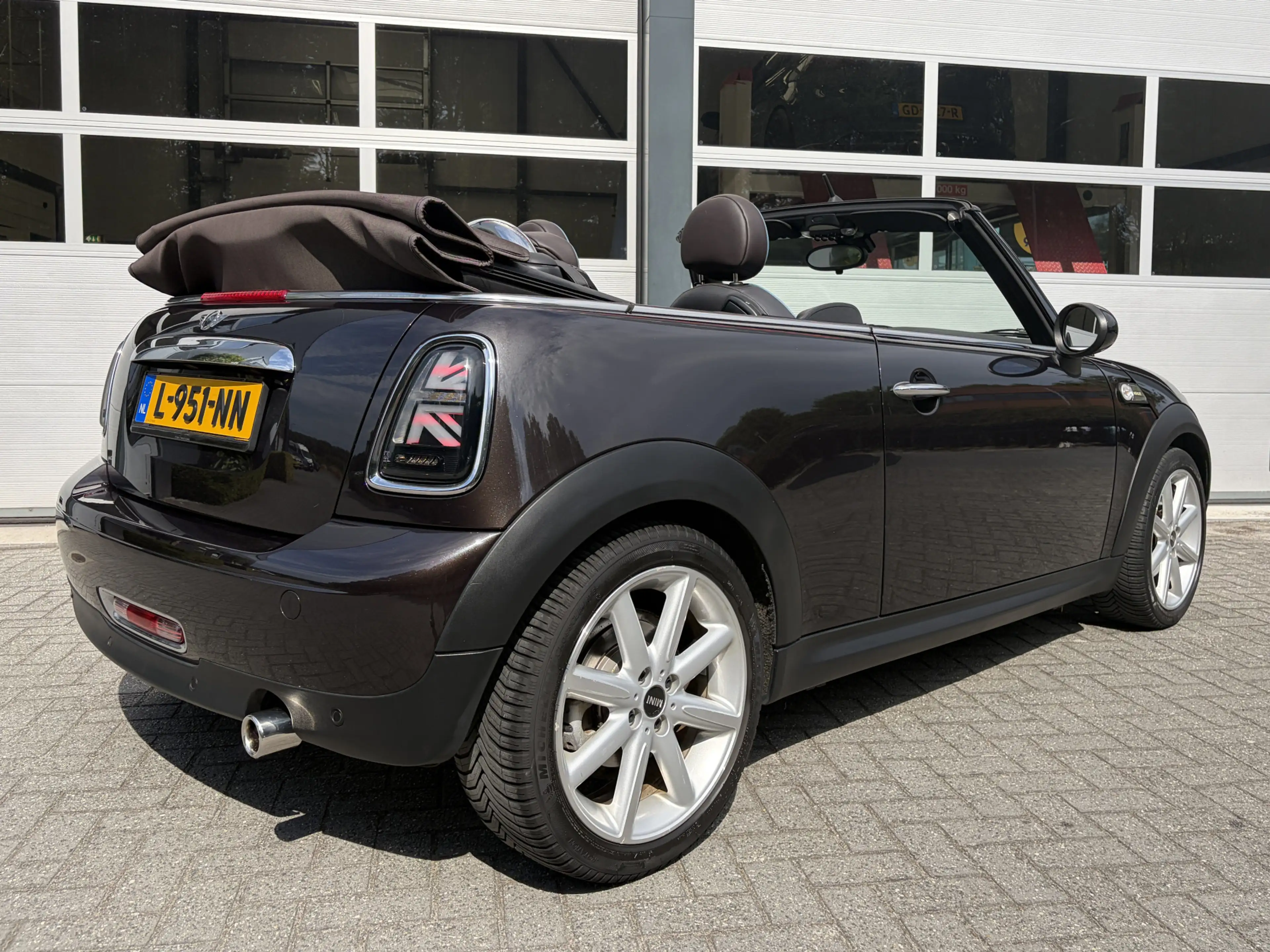 MINI Cooper Cabrio 1.6 Highgate Chili — photo 47