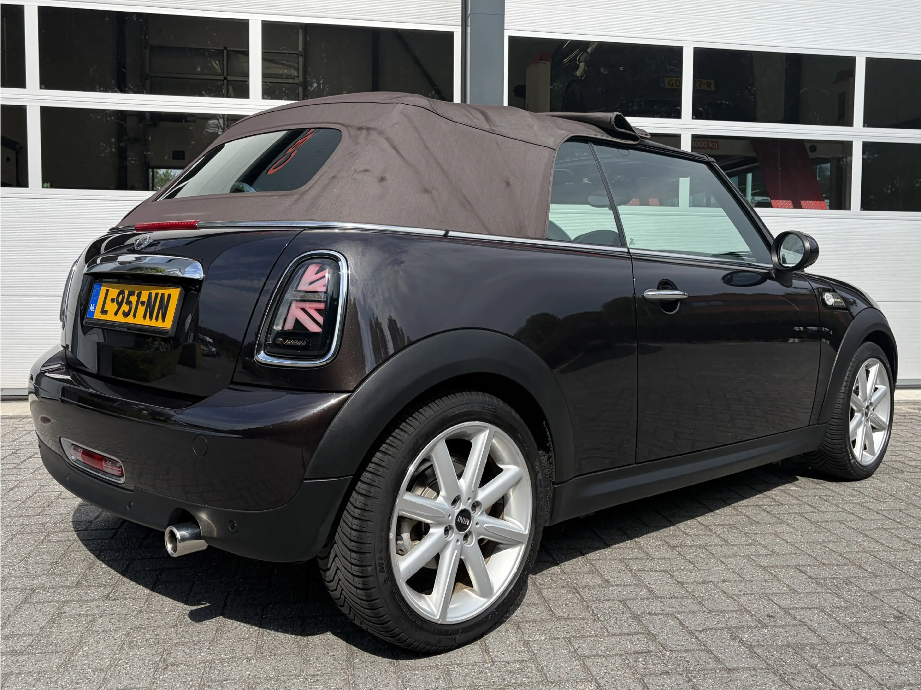 MINI Cooper Cabrio 1.6 Highgate Chili — photo 50