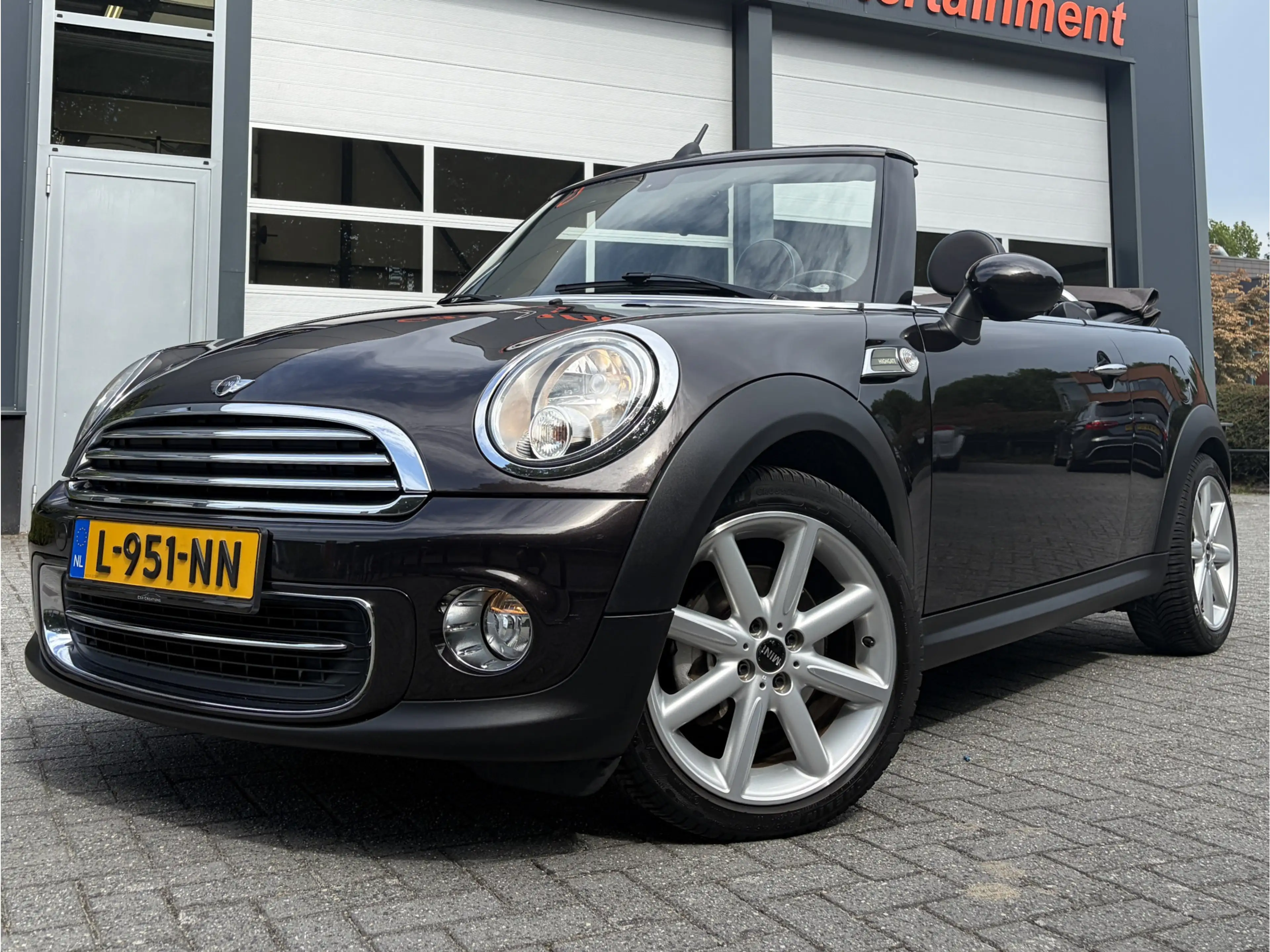 MINI Cooper Cabrio 1.6 Highgate Chili — photo 32