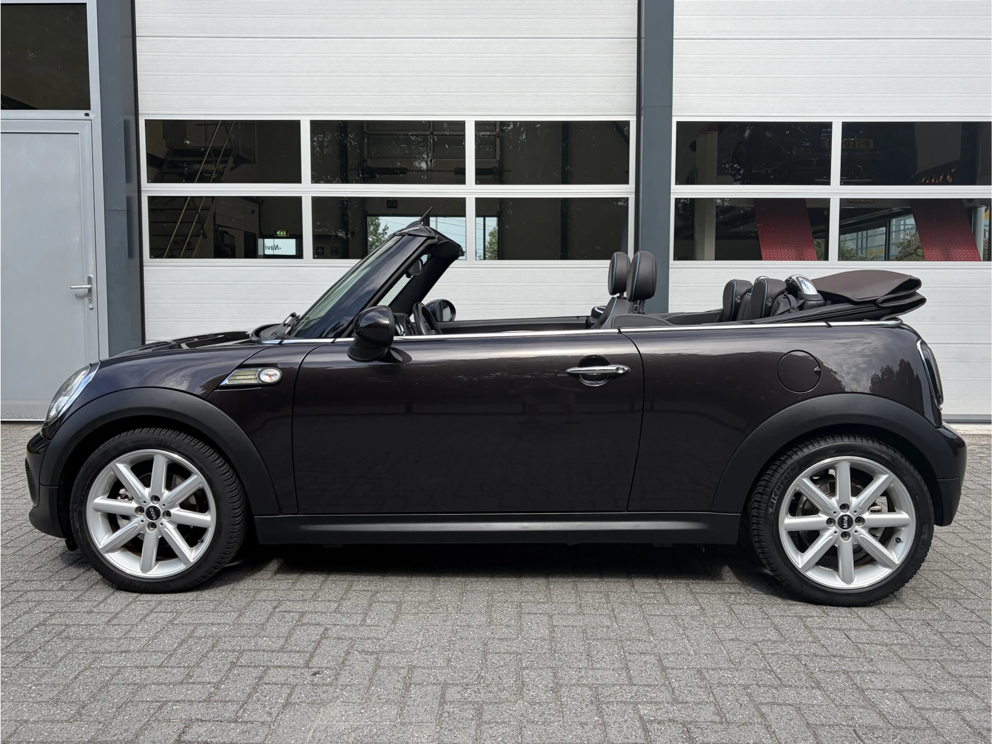 MINI Cooper Cabrio 1.6 Highgate Chili — photo 36