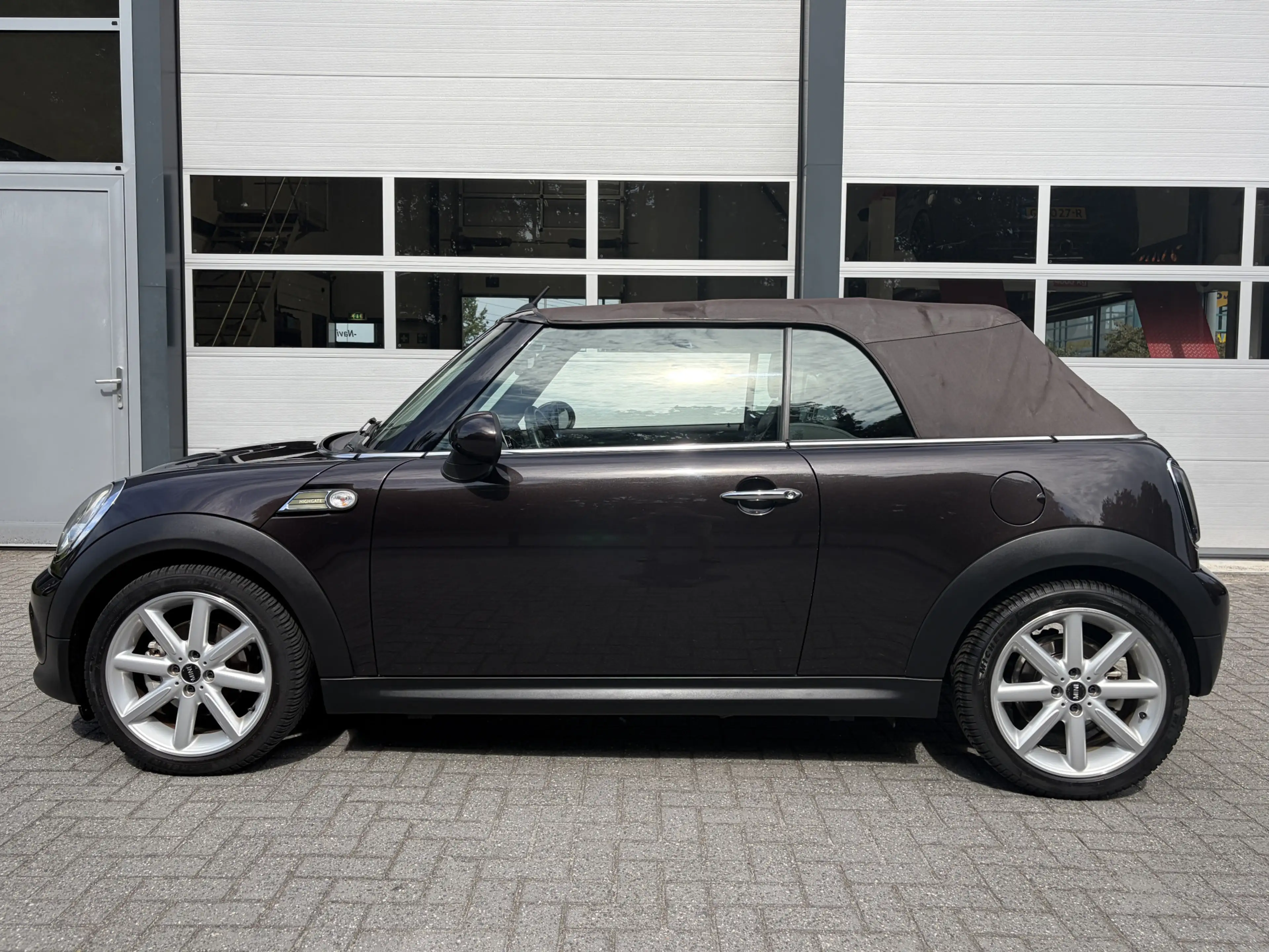 MINI Cooper Cabrio 1.6 Highgate Chili — photo 3