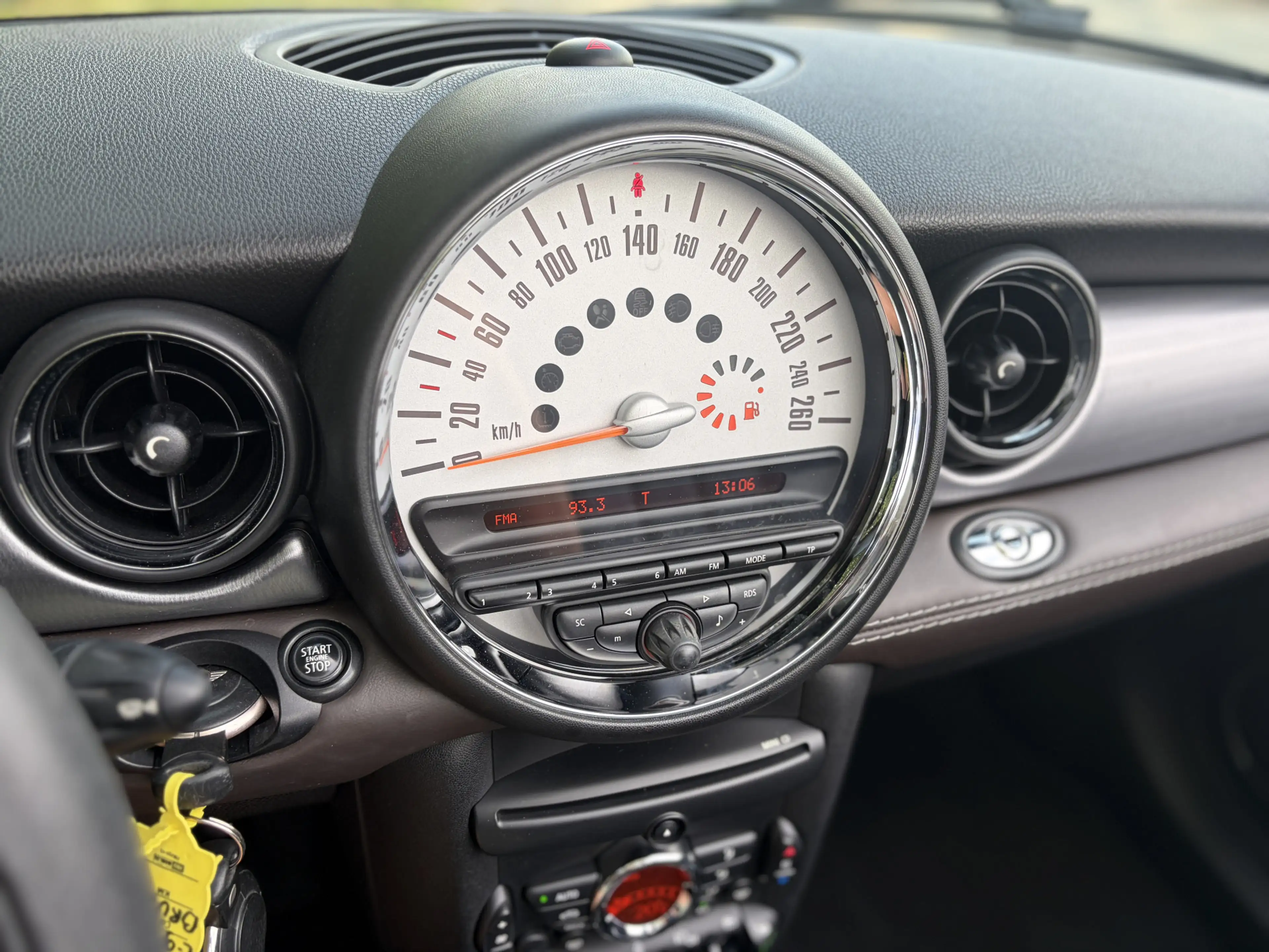 MINI Cooper Cabrio 1.6 Highgate Chili — photo 17
