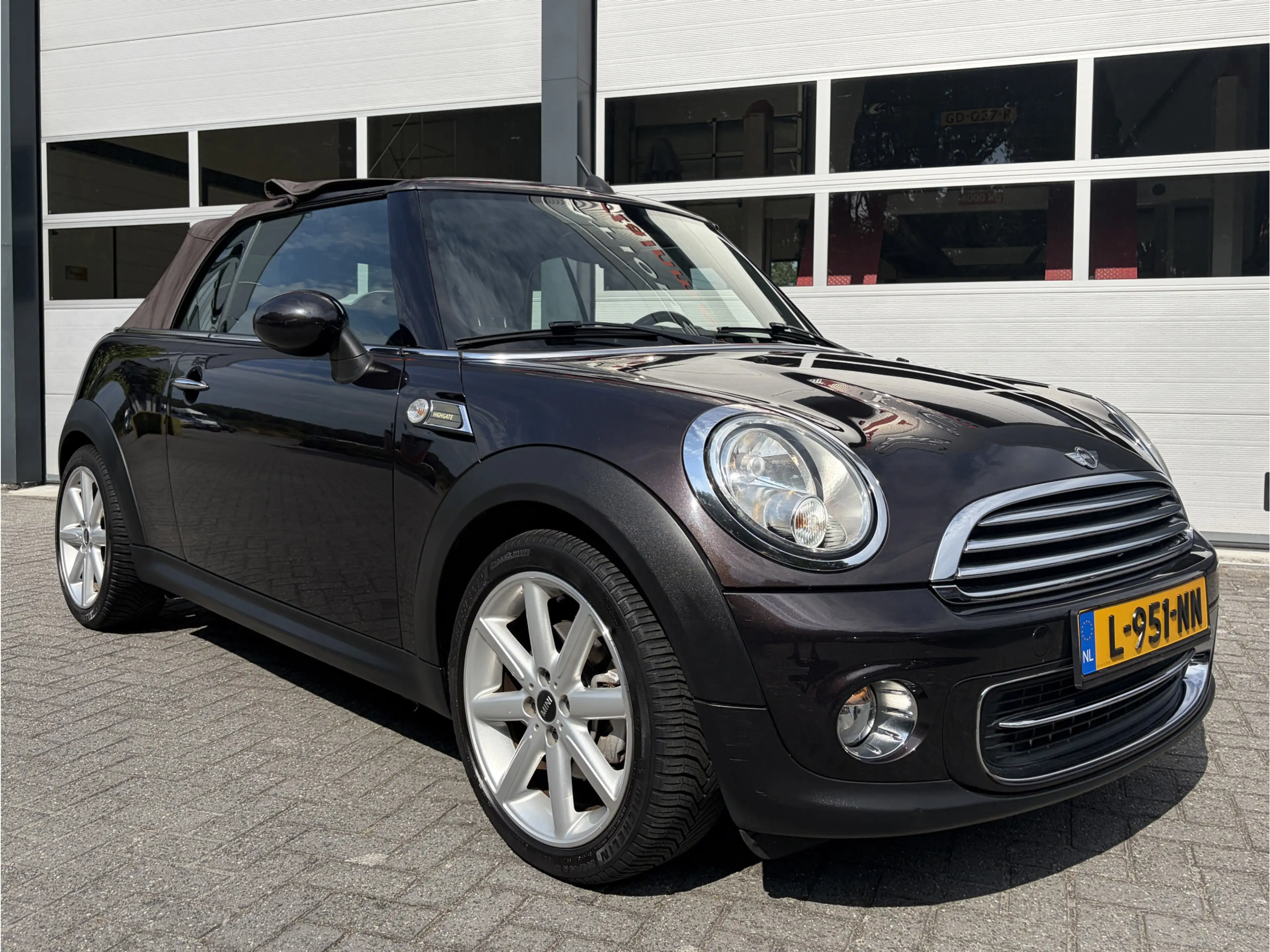 MINI Cooper Cabrio 1.6 Highgate Chili — photo 2