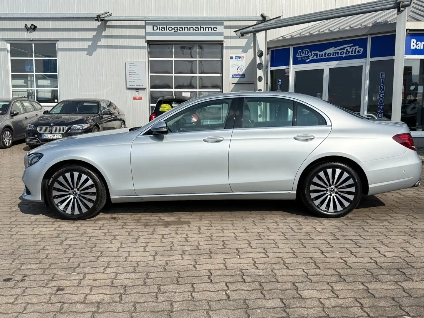 Mercedes-Benz E 200 Limousine Navi LED Ambiente Argent - 2