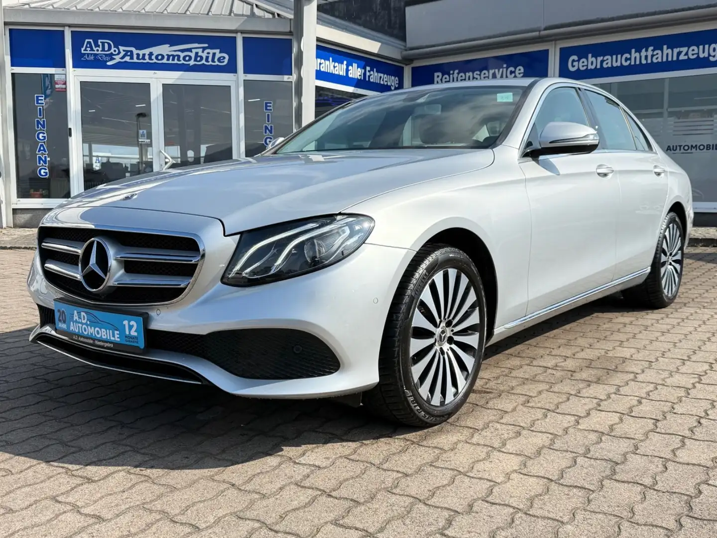 Mercedes-Benz E 200 Limousine Navi LED Ambiente Argent - 1