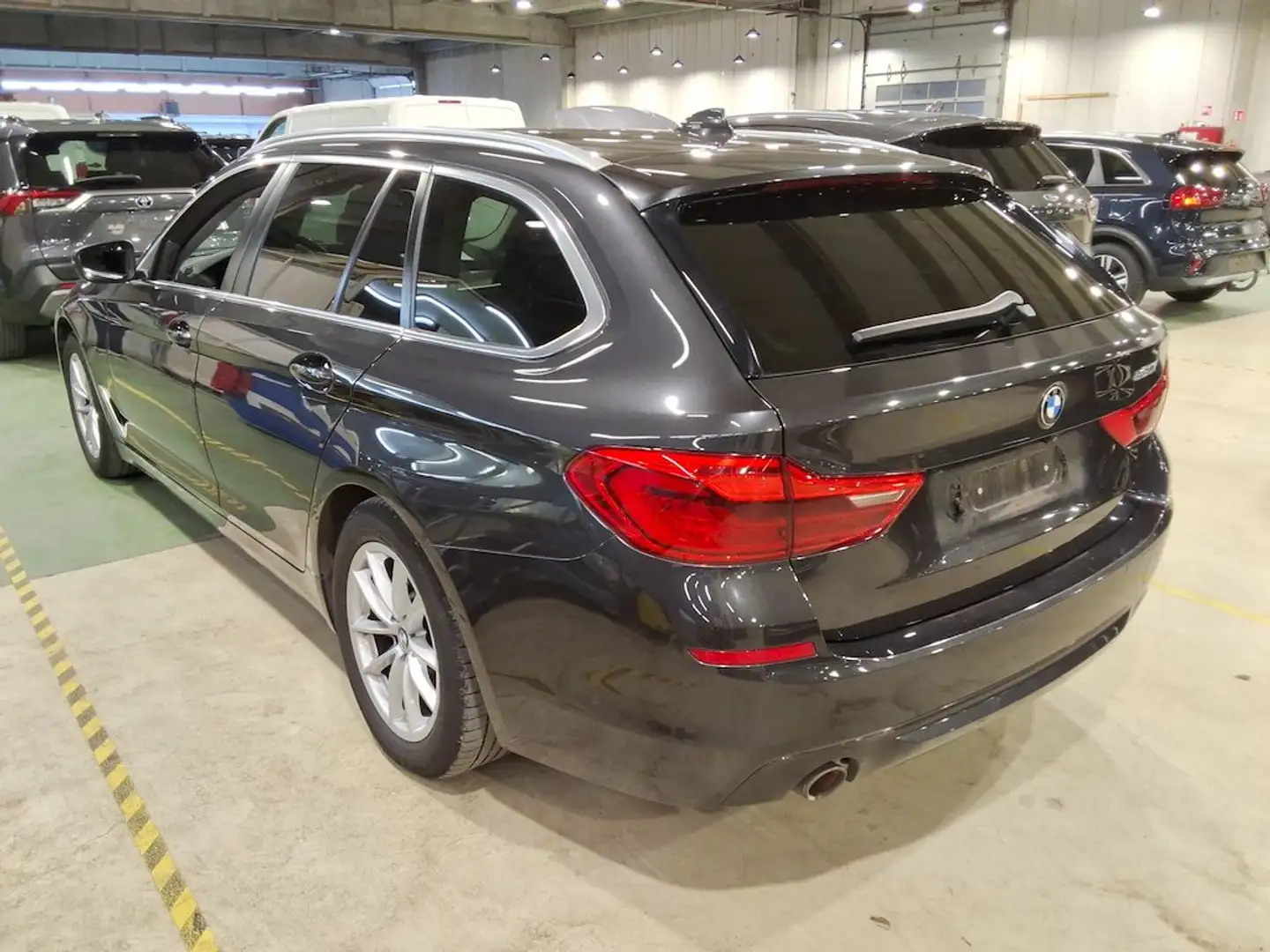 BMW 520 520i Touring Aut. Edition Lifestyle  CAMERA Zwart - 2