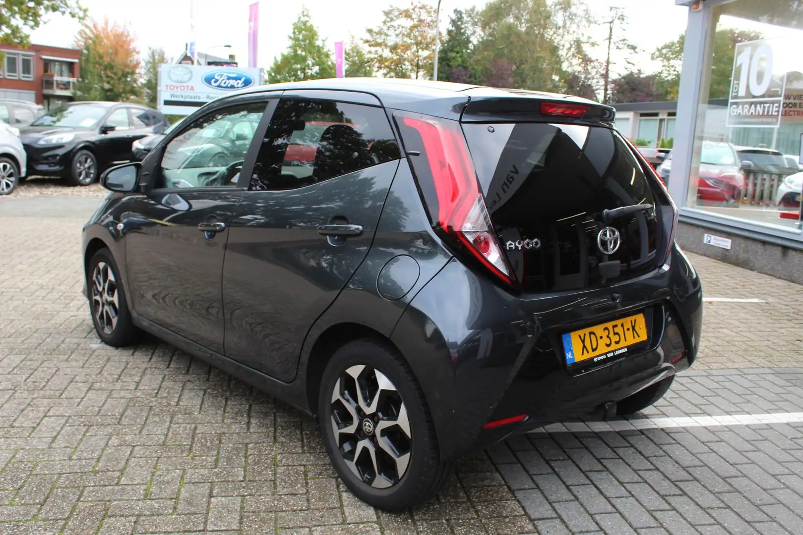 Toyota Aygo X X-JOY 5-DEURS CLIMA APPLE/ANDROID CAMERA DAB TREKH Grijs - 2