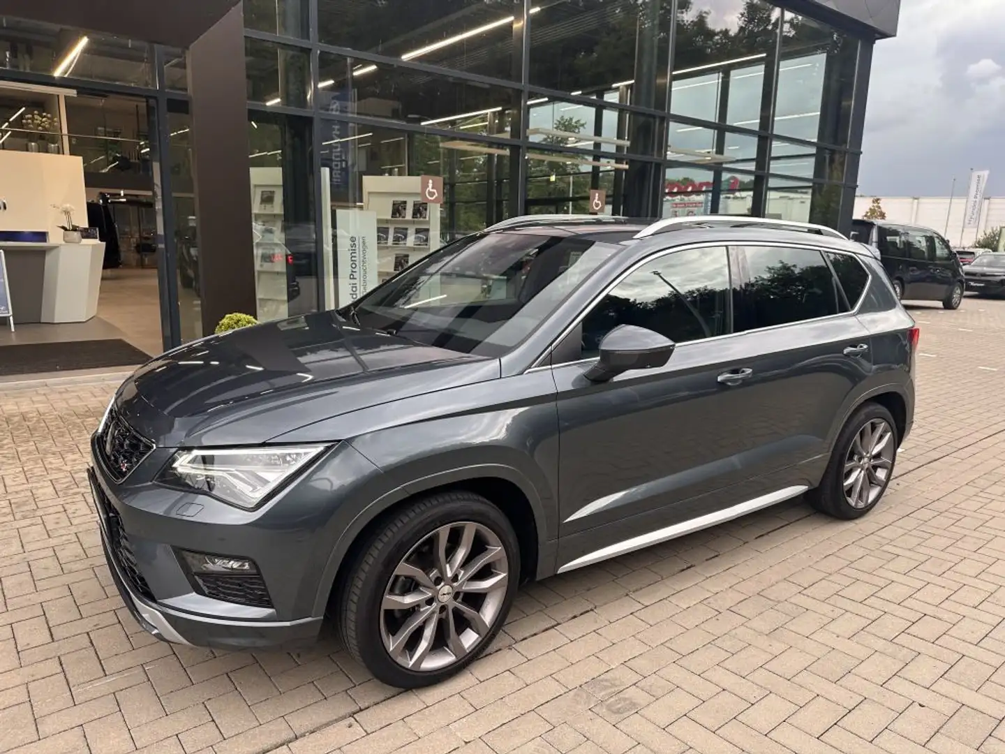 SEAT Ateca 1.5 TSI ACT DSG OPF FR +AHK+TOP Ausstattung+ Grijs - 1