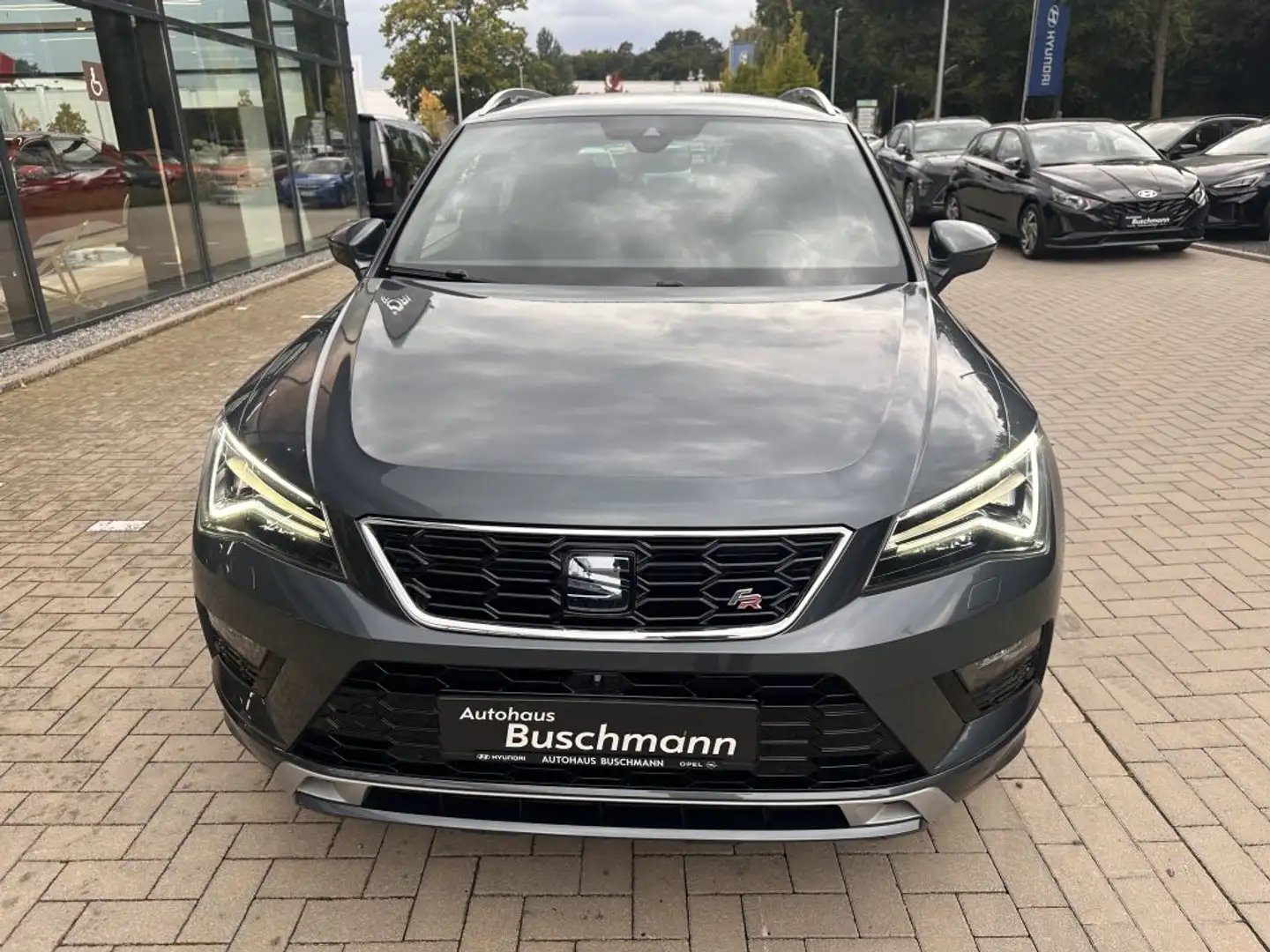 SEAT Ateca 1.5 TSI ACT DSG OPF FR +AHK+TOP Ausstattung+ Grijs - 2