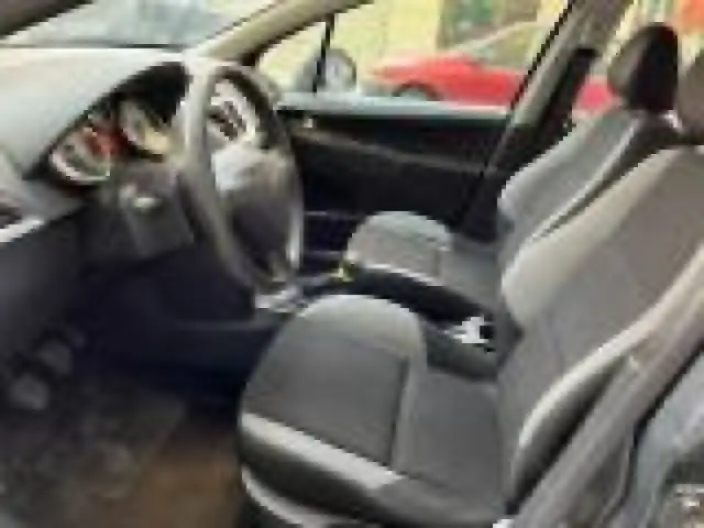 Peugeot 207 view 4