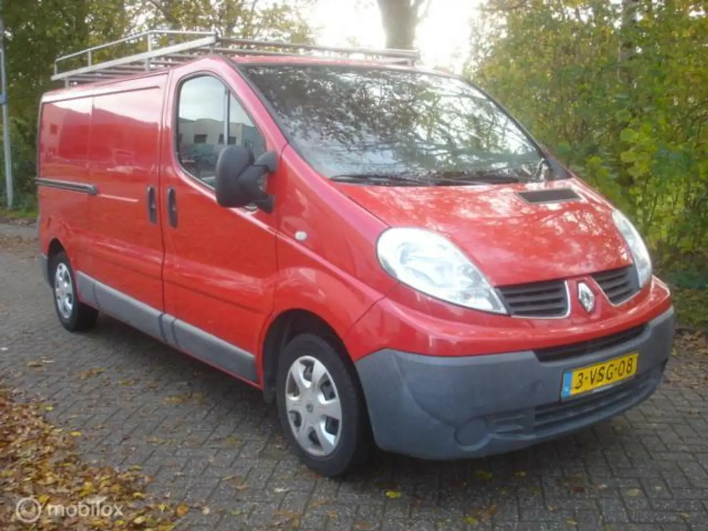 Renault Trafic bestel 2.0 dCi T29 L2H1 Générique Rouge - 1