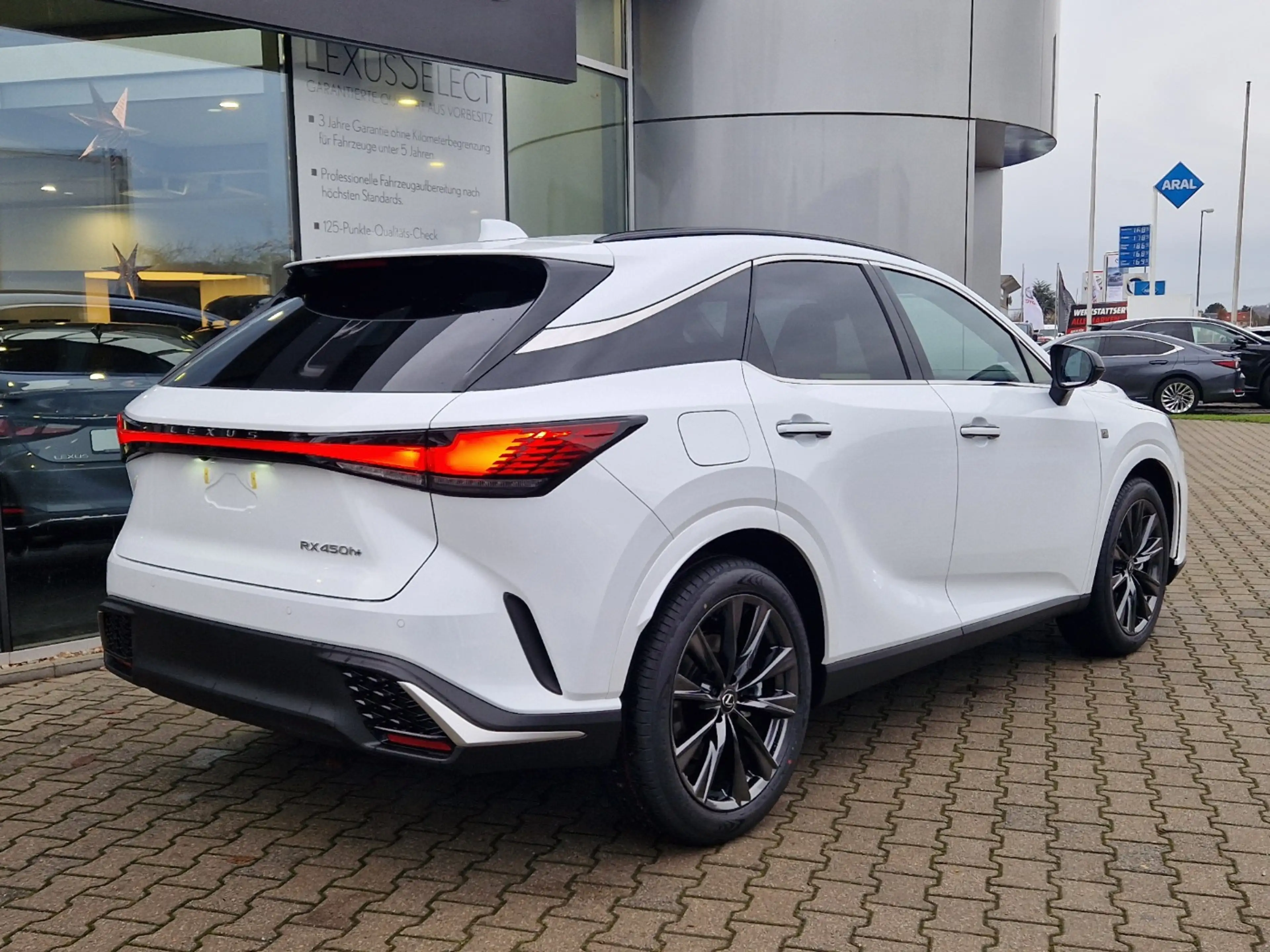 Lexus RX 450h + E-Four Sport Design Panoramadach — photo 5