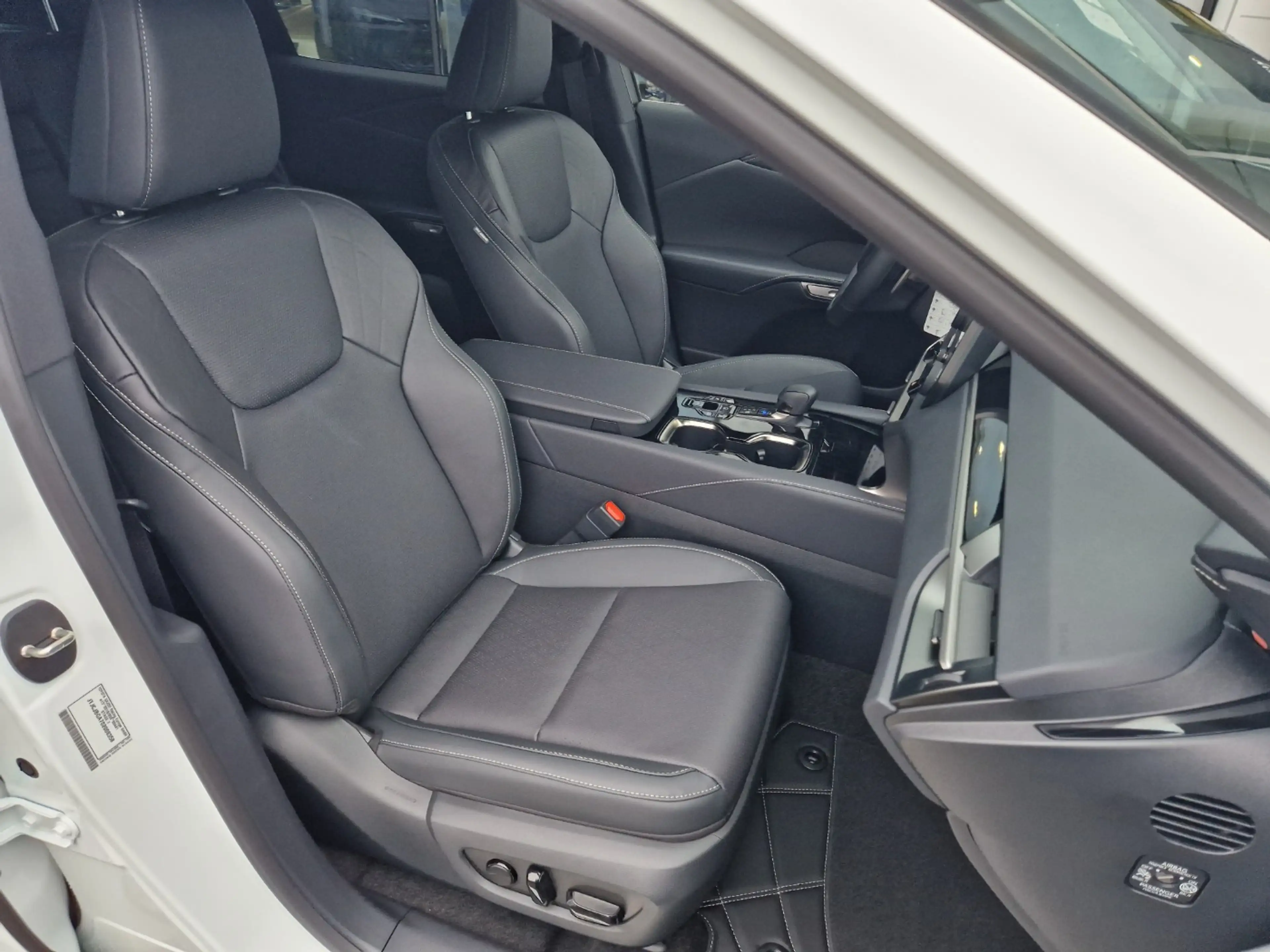 Lexus RX 450h + E-Four Sport Design Panoramadach — photo 10