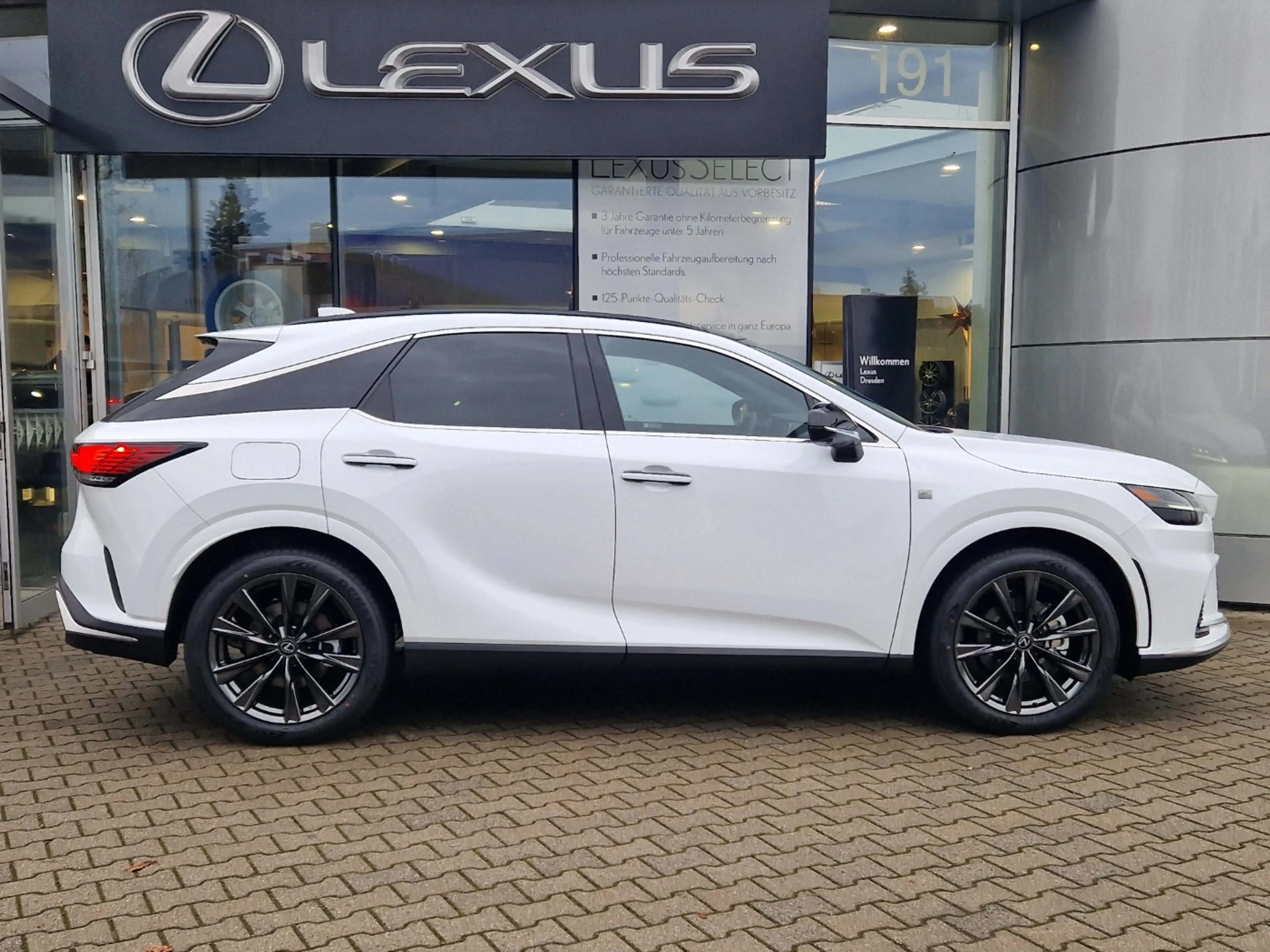 Lexus RX 450h + E-Four Sport Design Panoramadach — photo 4