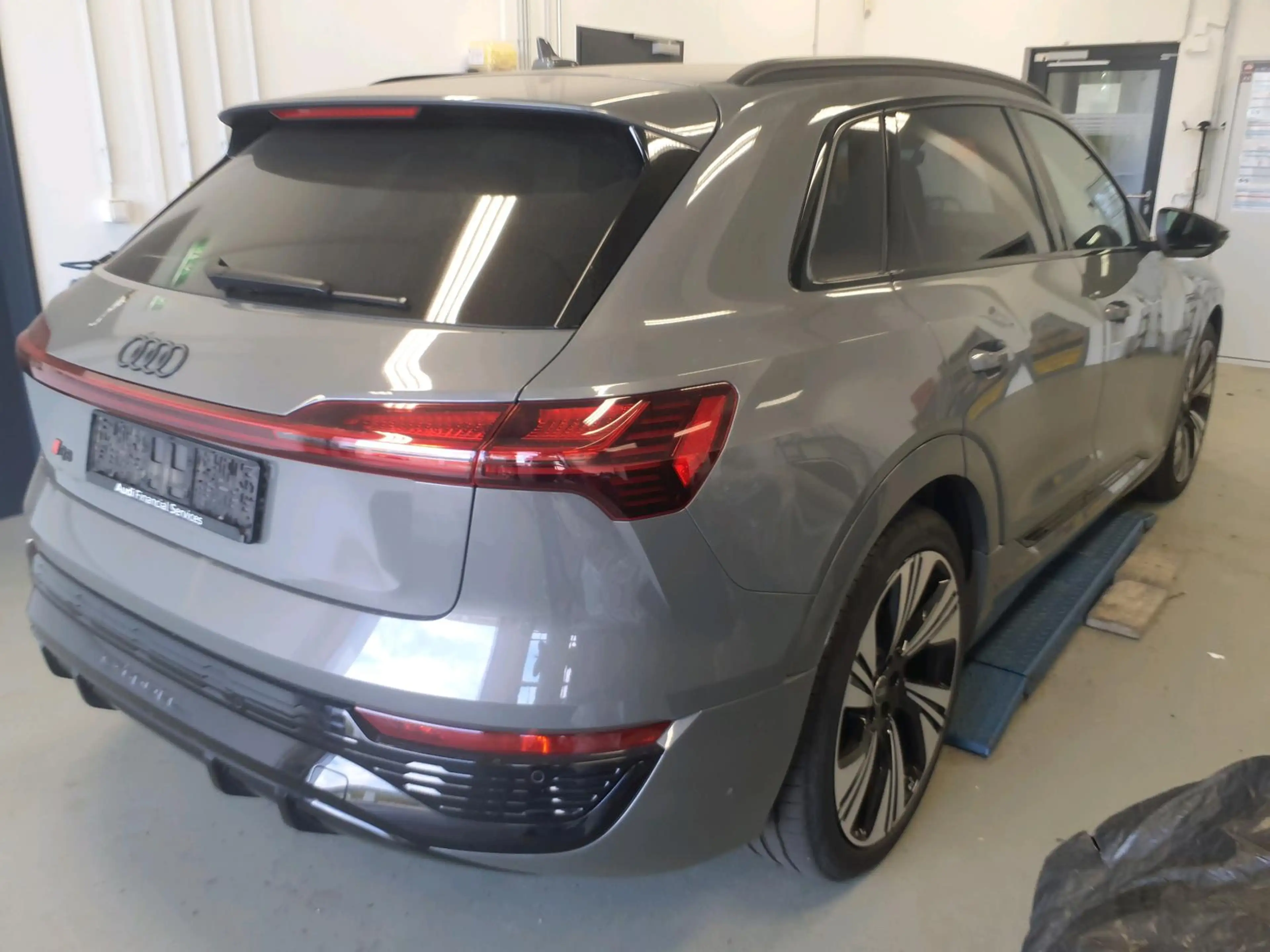 Audi Q8 e-tron 55 2x S line ACC AHK HuD PANO S-SITZE — photo 6