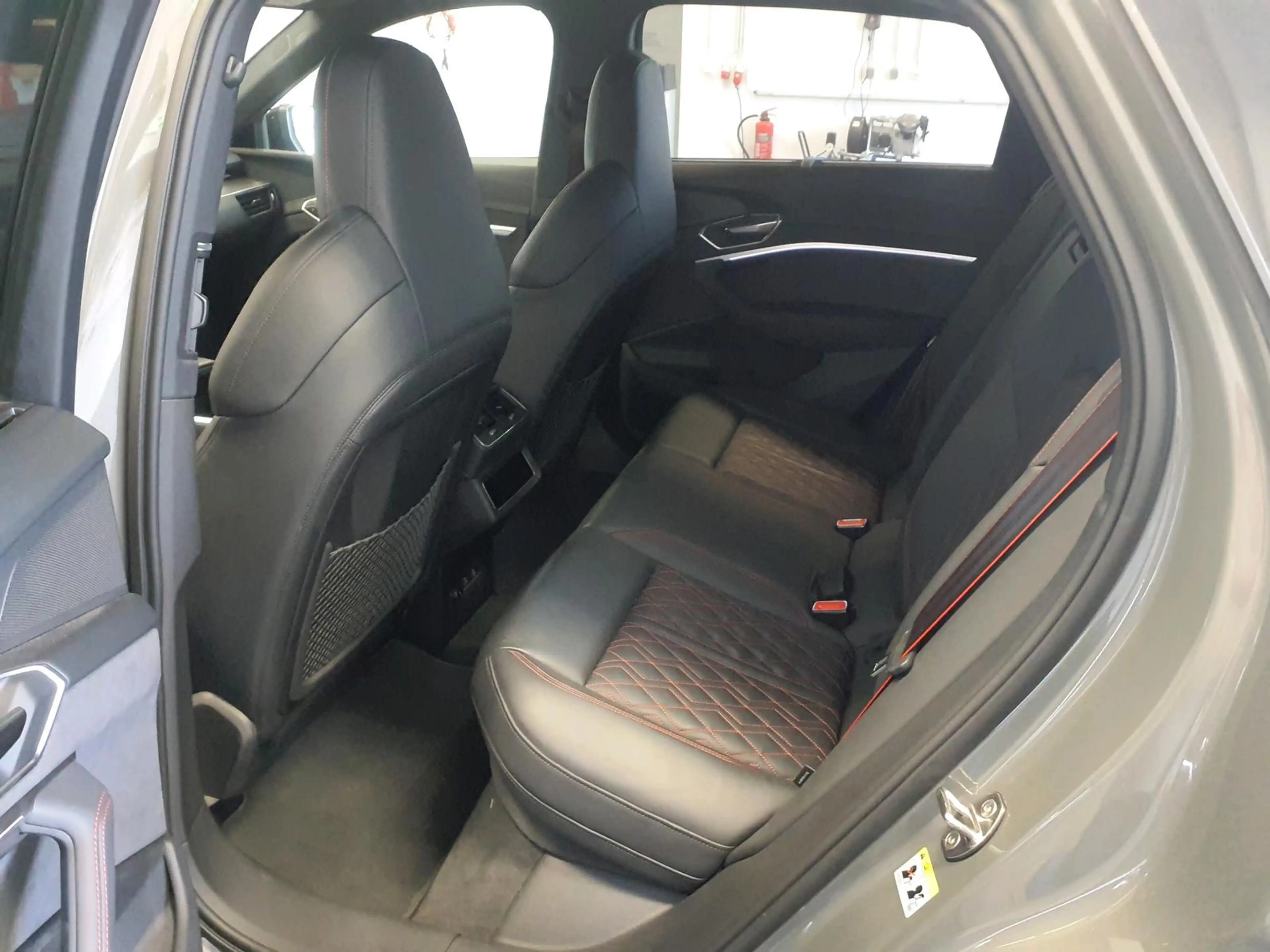 Audi Q8 e-tron 55 2x S line ACC AHK HuD PANO S-SITZE — photo 10