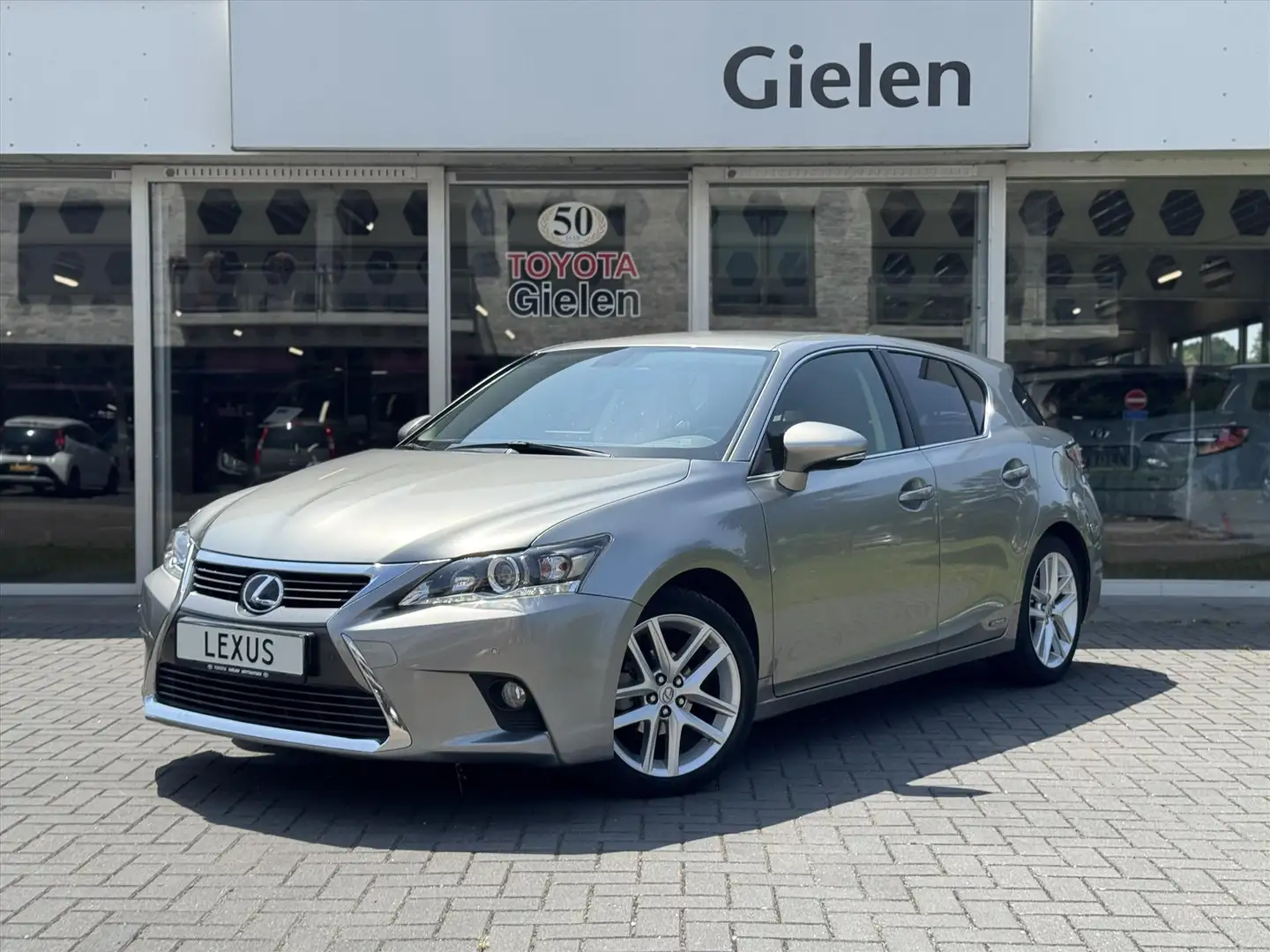 Lexus CT 200h Executive | Leer, Trekhaak, 17 inch, Navigatie, Pa Grau - 1