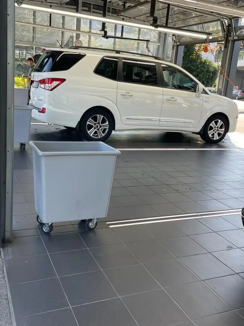 SsangYong Rodius 2.0 e-XDi200 4WD Aut. Sapphire Weiß - 2